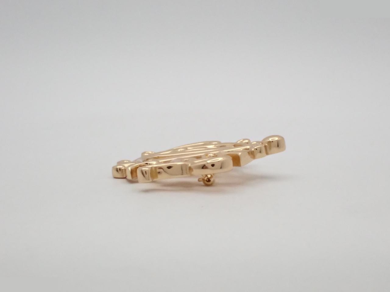 Gold brooch — view 3