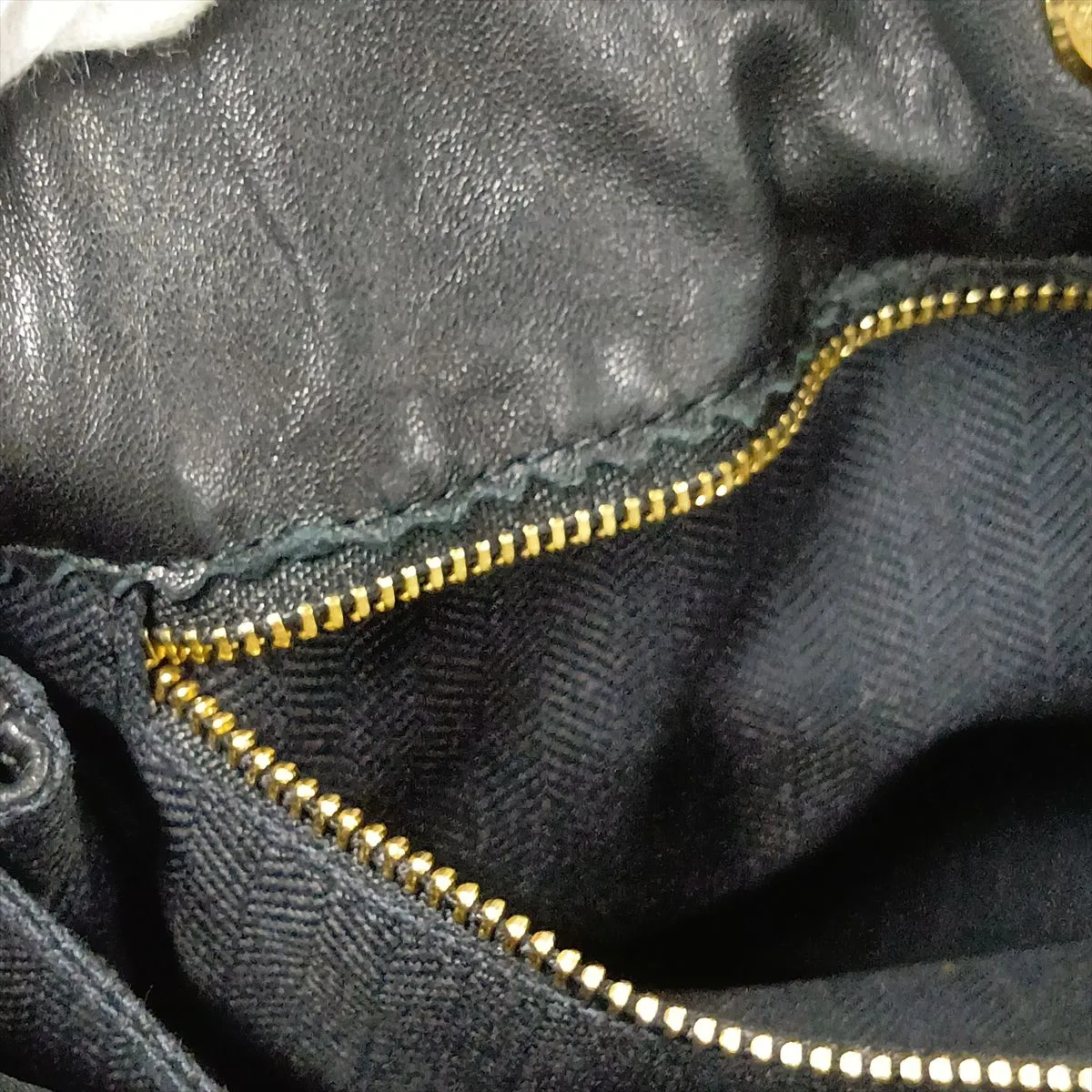 Flamenco 22 Leather Shoulder Bag, Black — view 13