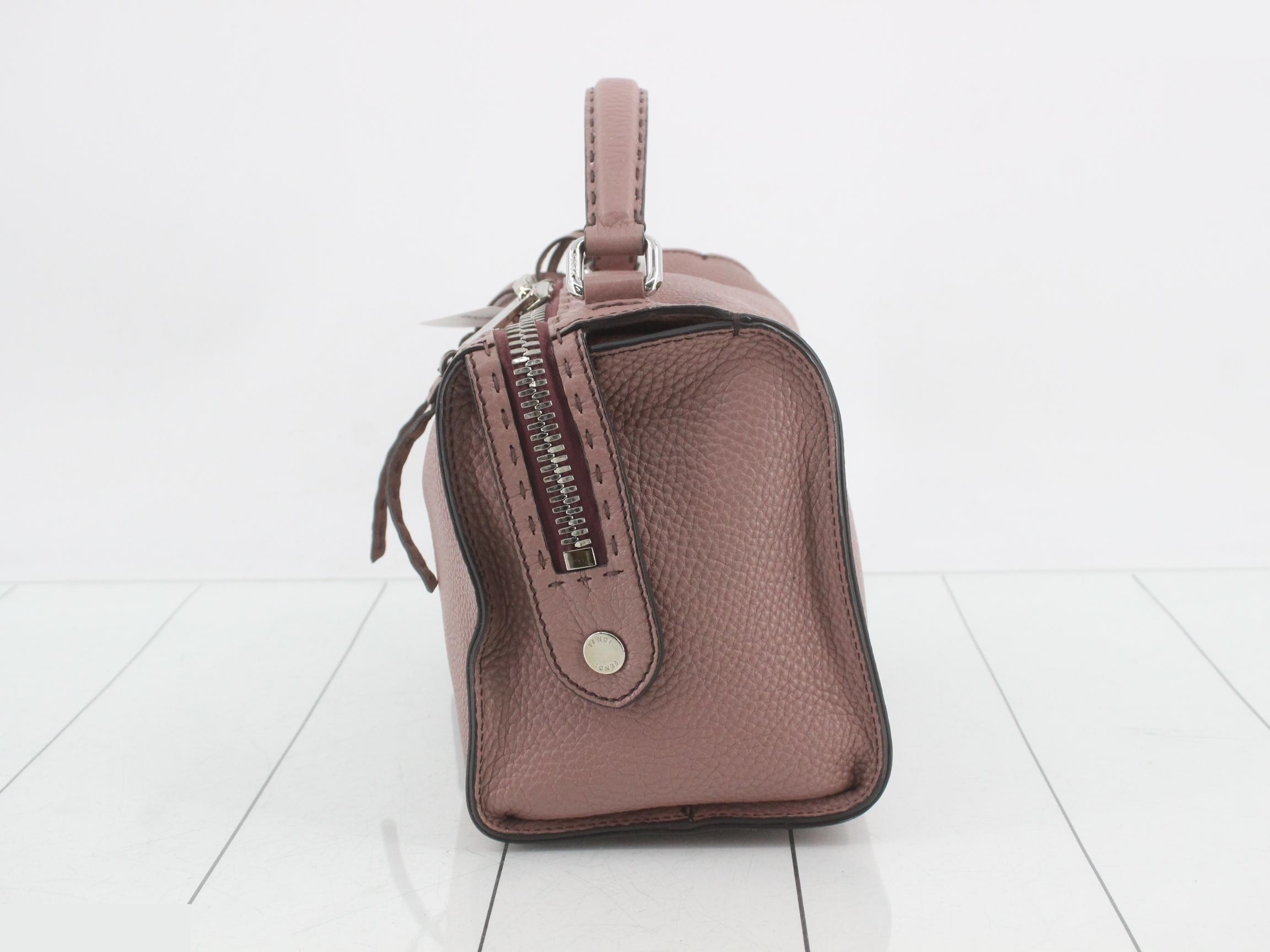 Selleria Lei handbag, leather, stitched, clochette. — view 3
