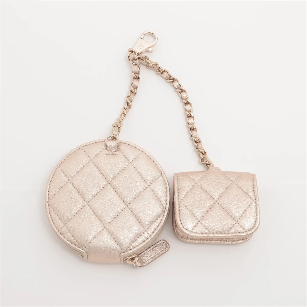 Matelasse Lambskin Coin Case Airpods Case Champagne Gold Hardware ETKNNT3A Year Gift 2024 — view 2
