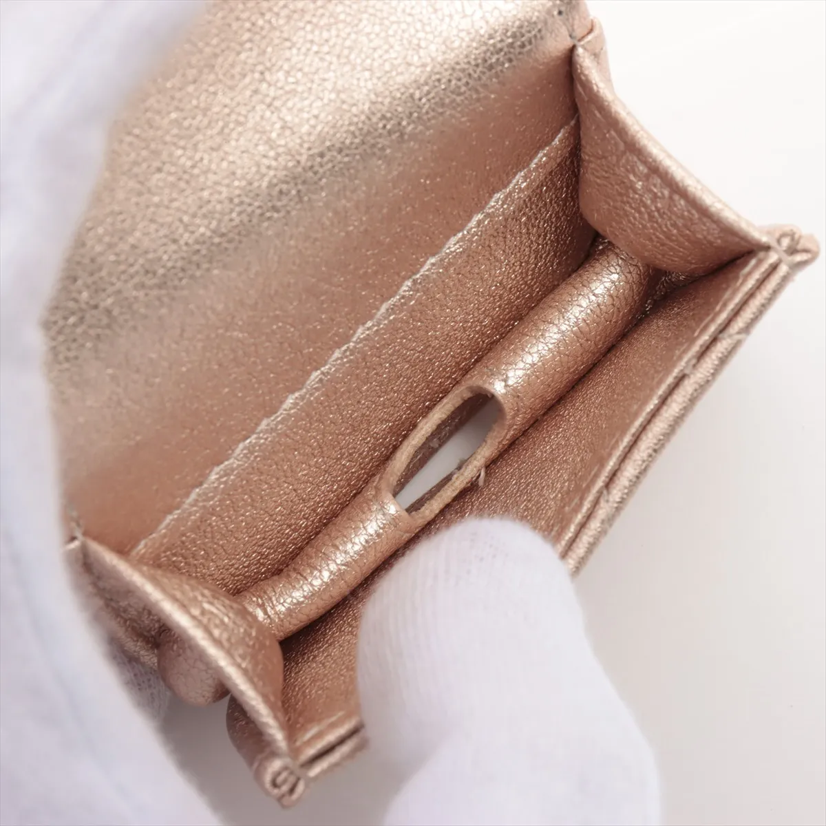 Matelasse Lambskin Coin Case Airpods Case Champagne Gold Hardware ETKNNT3A Year Gift 2024 — view 3