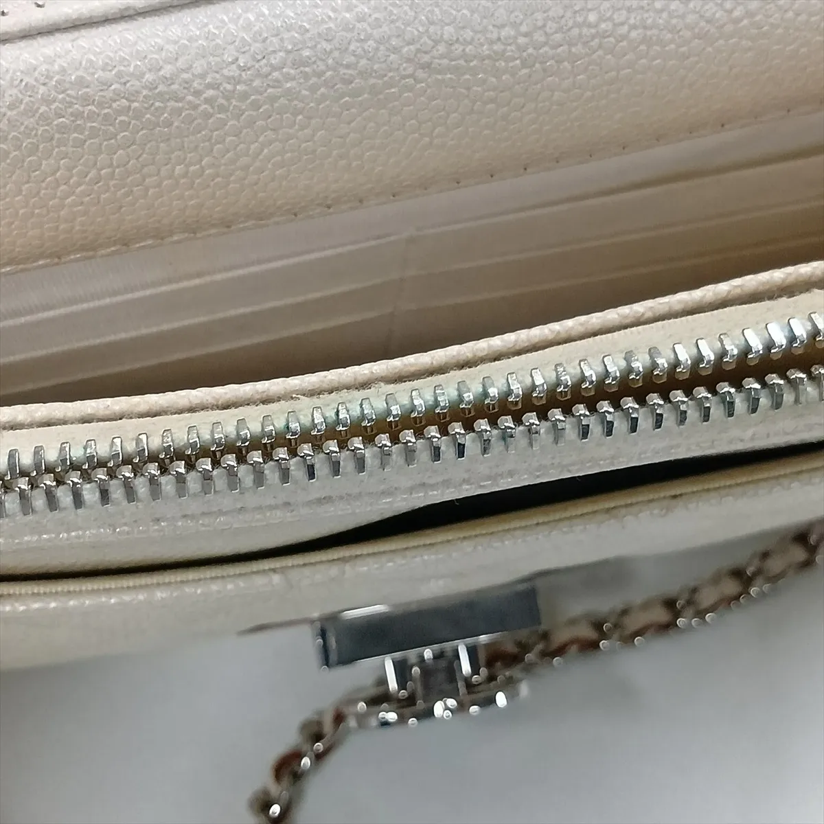 Matelassé Caviar Skin Chain Wallet, White, Silver Hardware, 28783971, Serial Number 28 — view 15