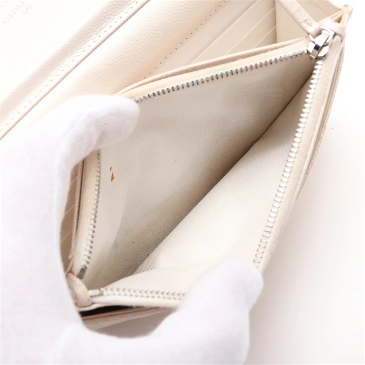 Matelassé Caviar Skin Chain Wallet, White, Silver Hardware, 28783971, Serial Number 28 — view 7