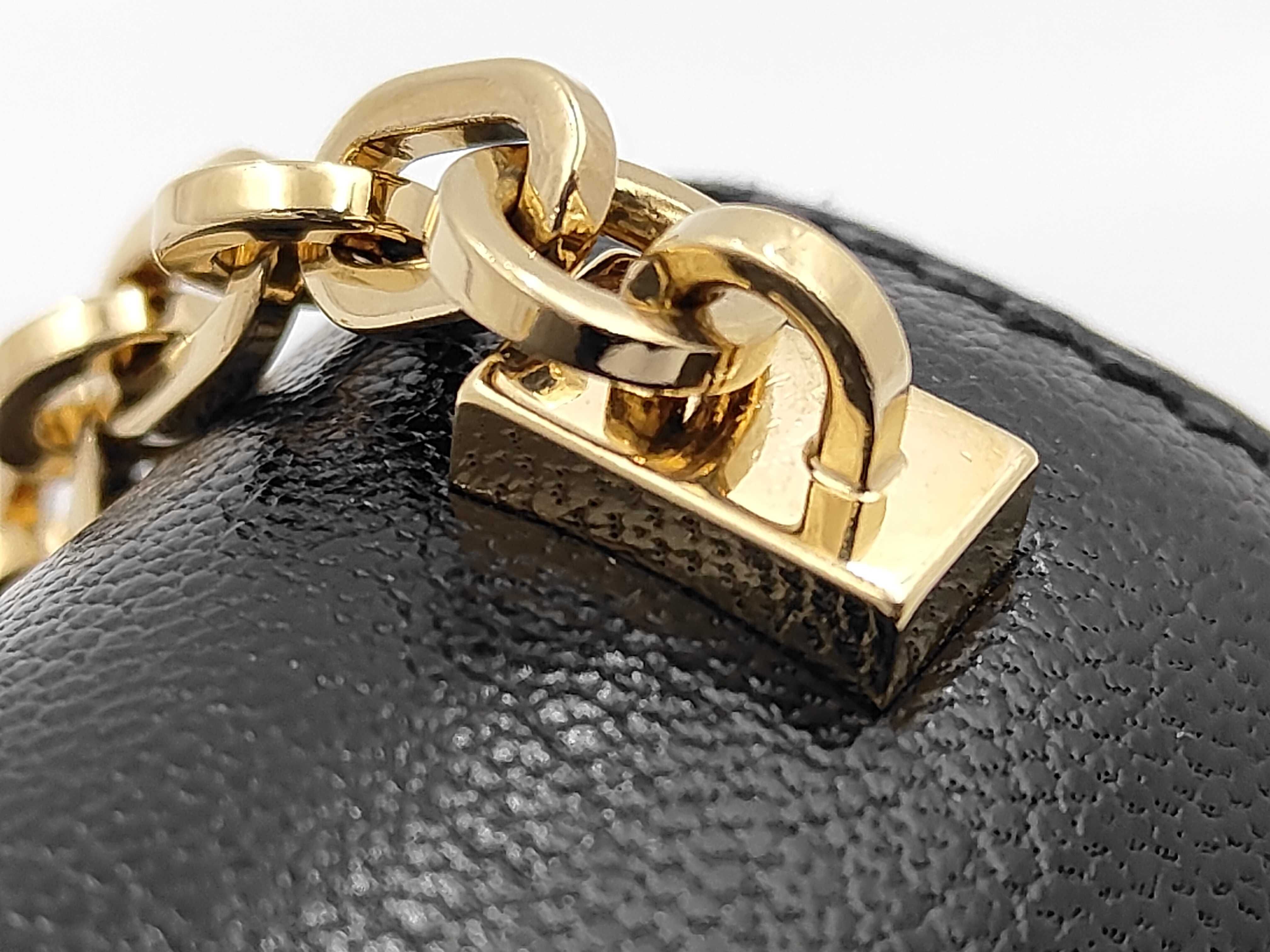 Vero Leather Shoulder Bag with Gold Hardware, D Stamp — view 7