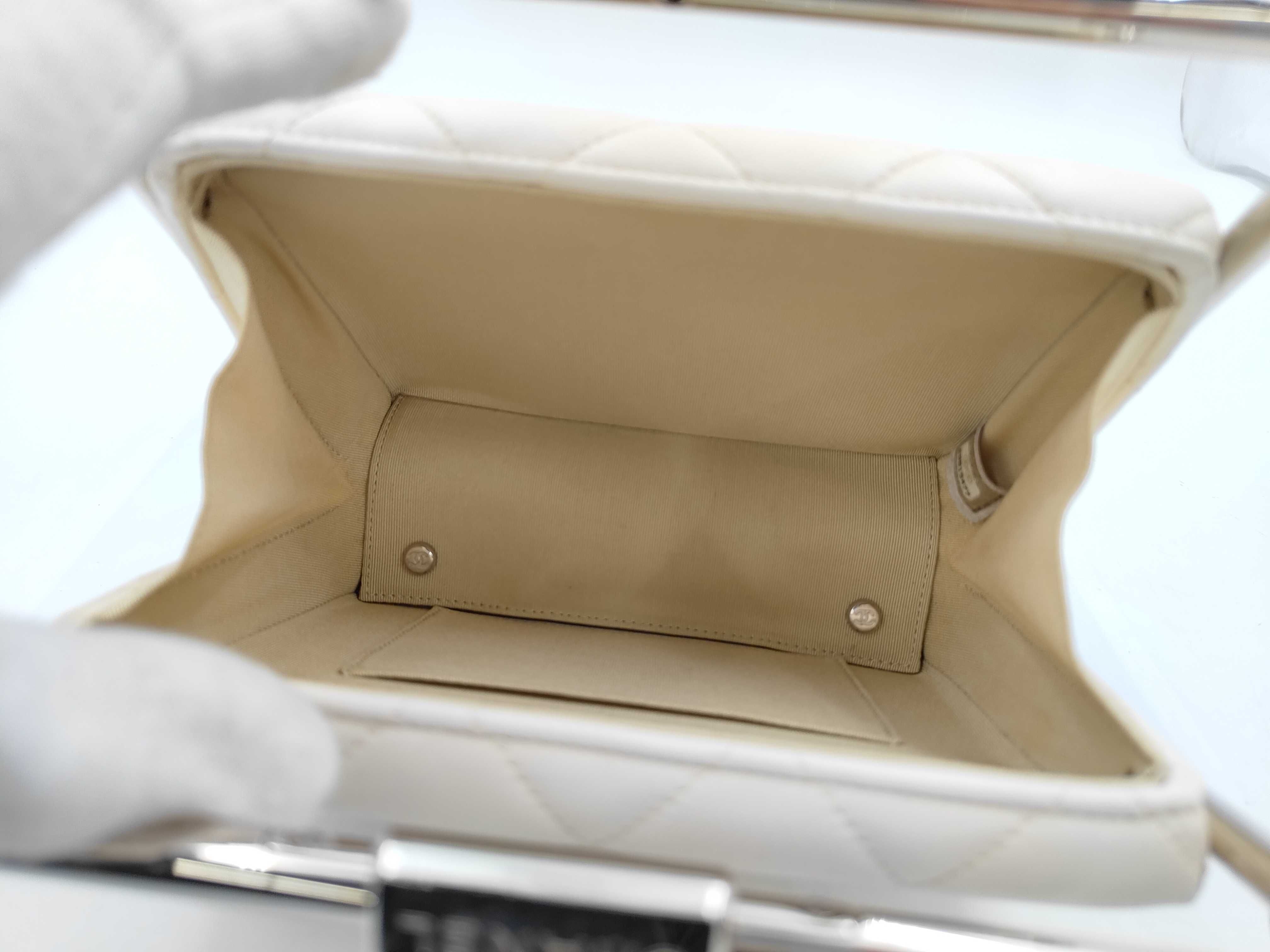White Matelassé Shoulder Bag — view 11