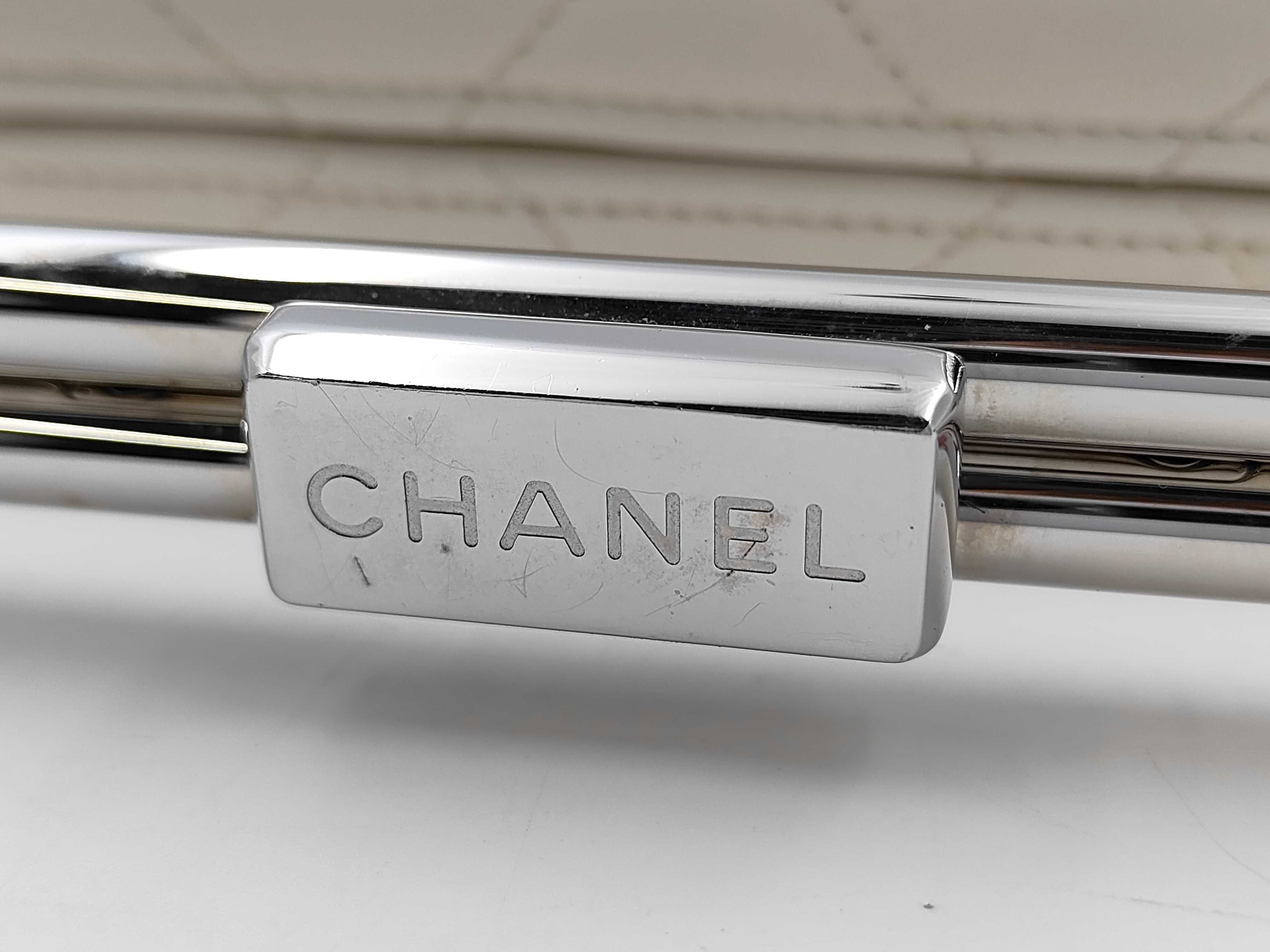 White Matelassé Shoulder Bag — view 15