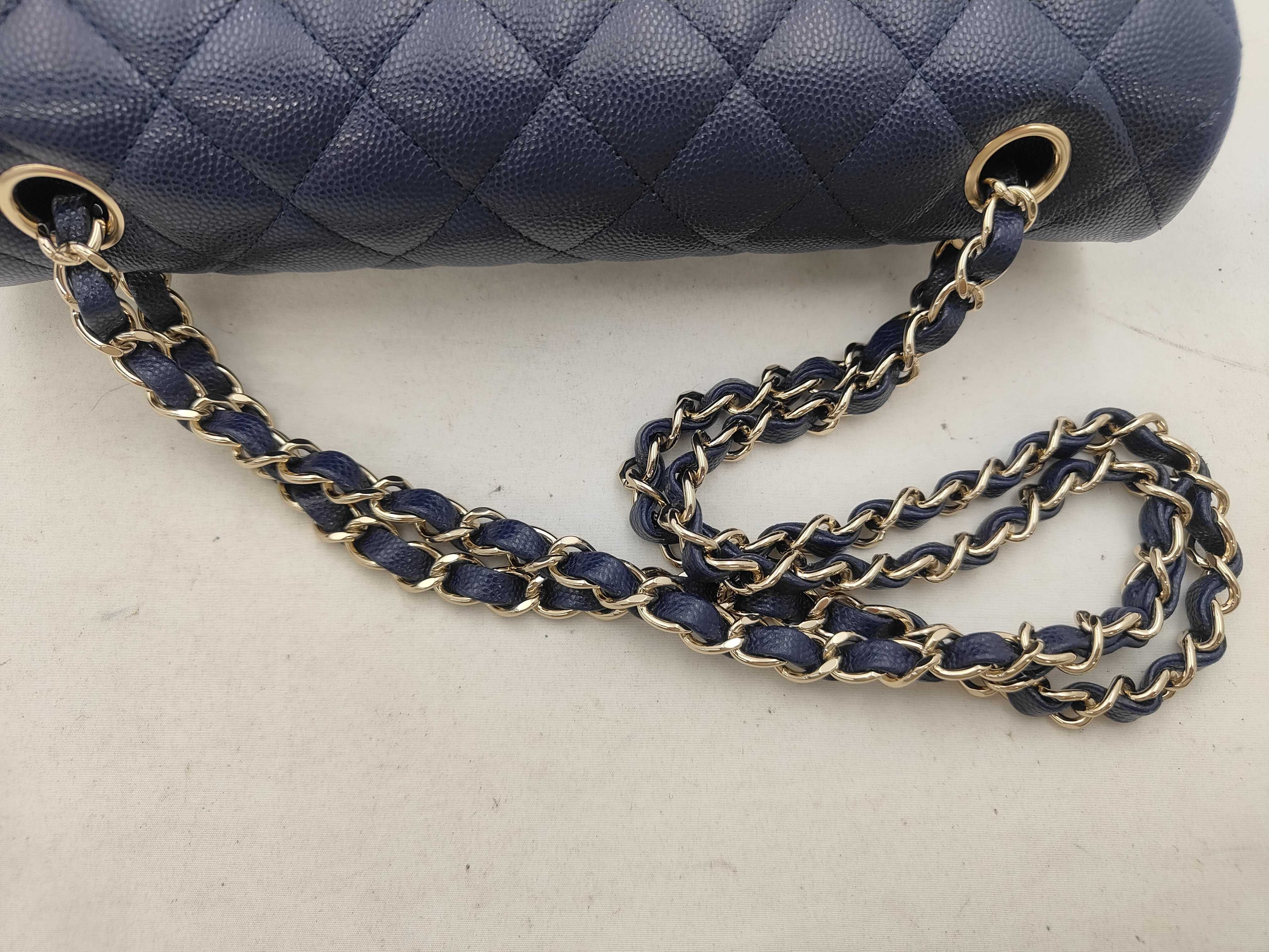 Classic Matelassé 25 Caviar Skin Navy Silver Hardware A01112 Shoulder Bag — view 3
