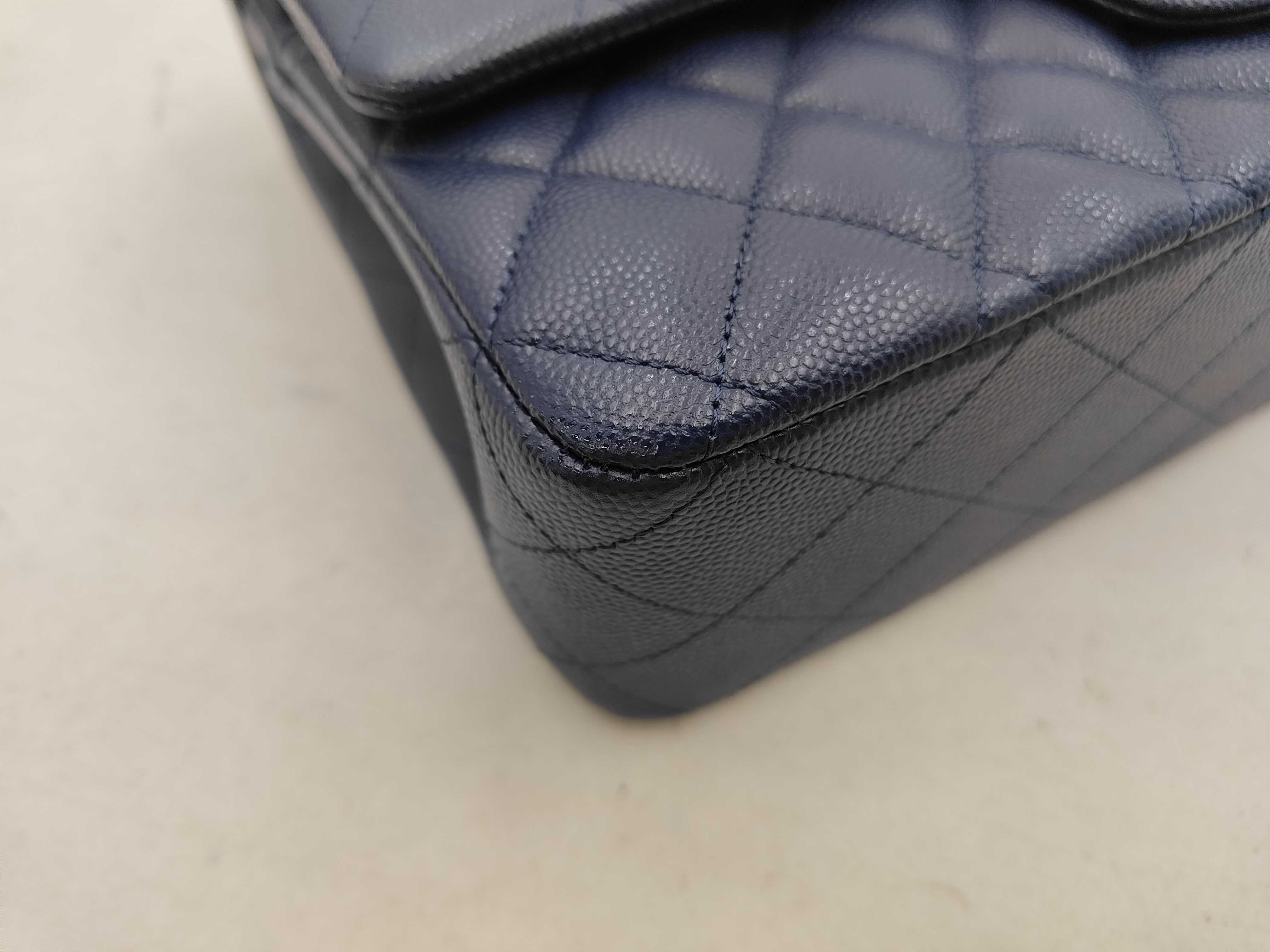 Classic Matelassé 25 Caviar Skin Navy Silver Hardware A01112 Shoulder Bag — view 6