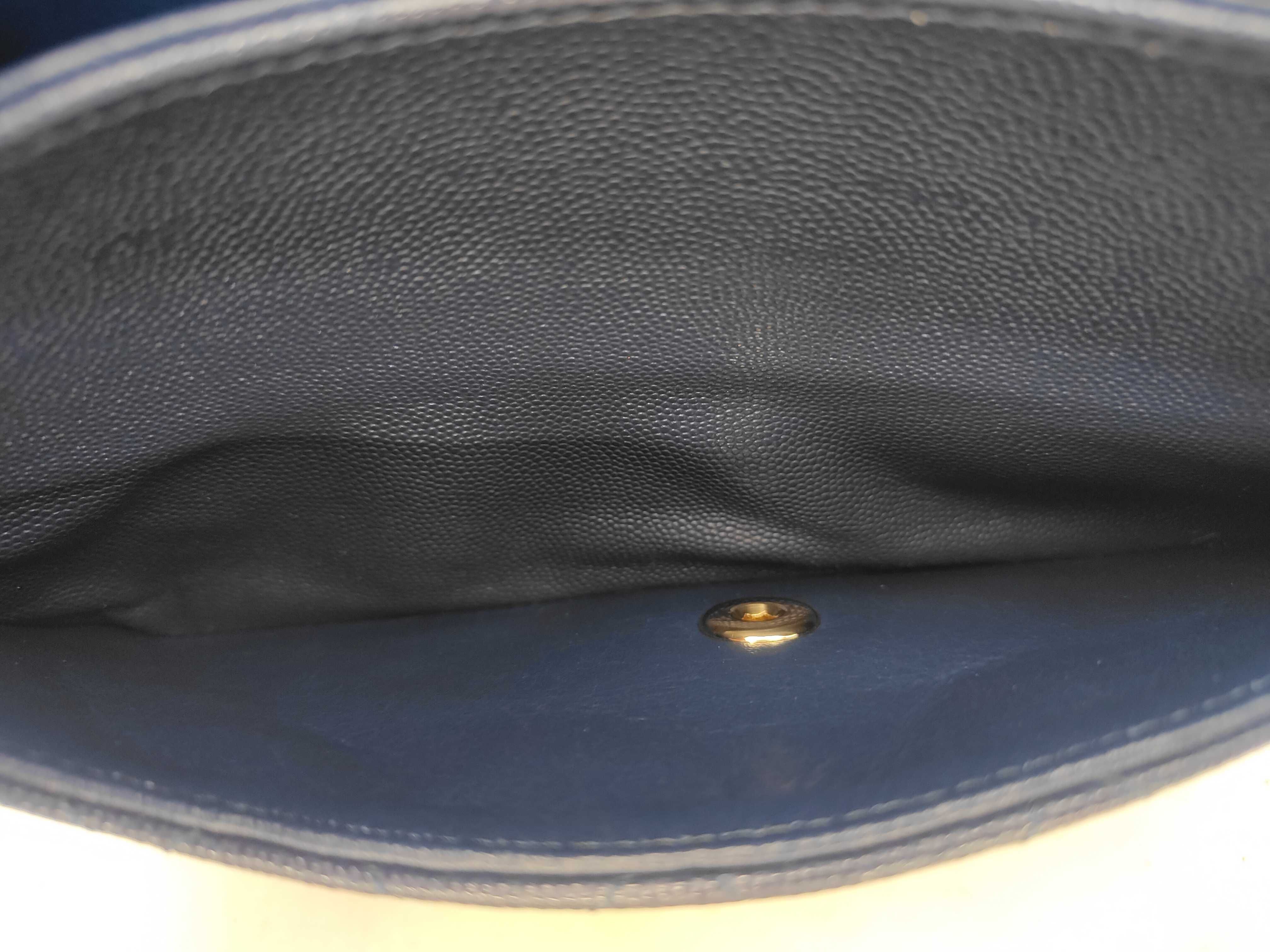 Classic Matelassé 25 Caviar Skin Navy Silver Hardware A01112 Shoulder Bag — view 9
