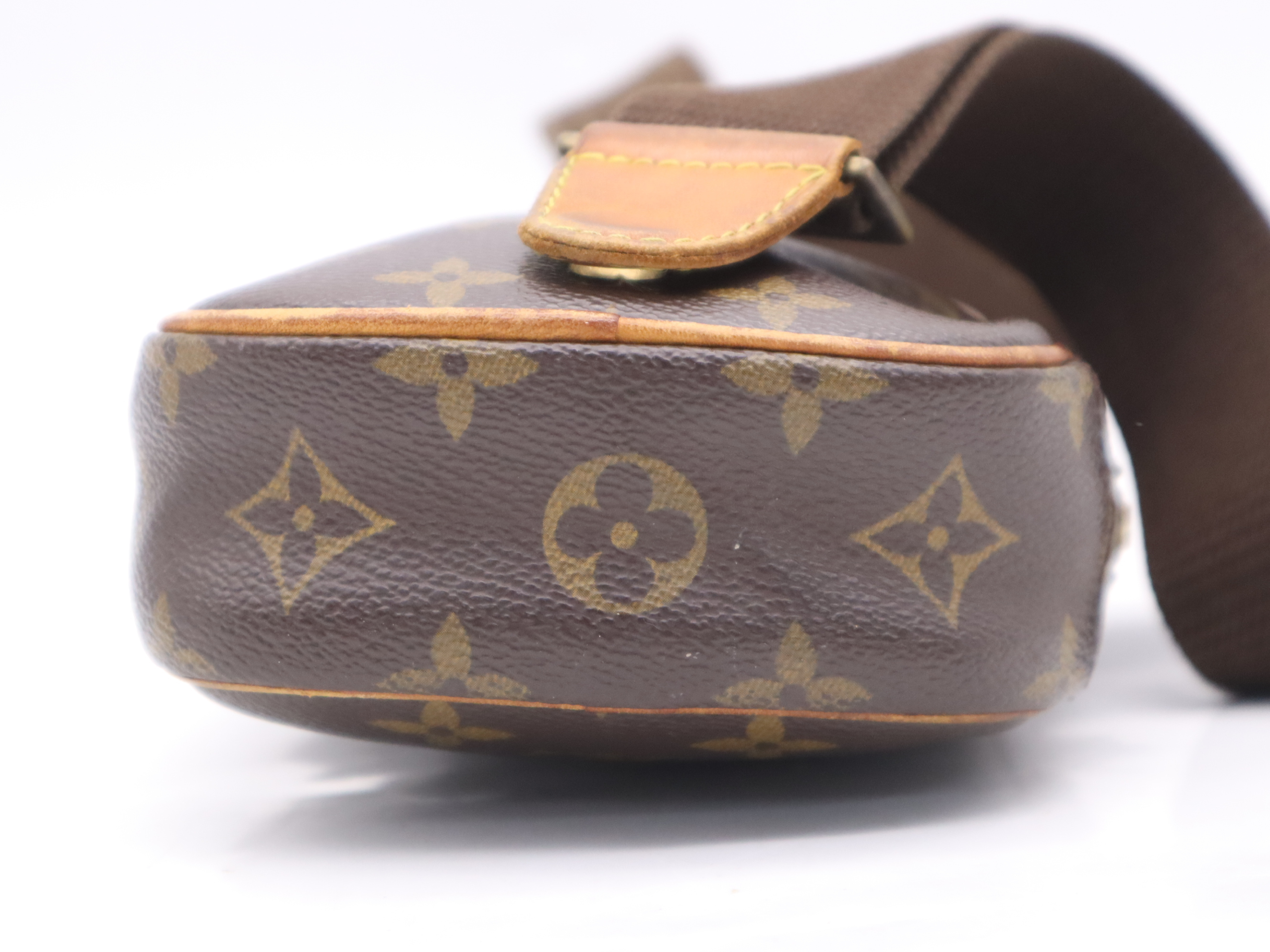 M51870 Monogram Pochette Gange Waist Bag — view 4