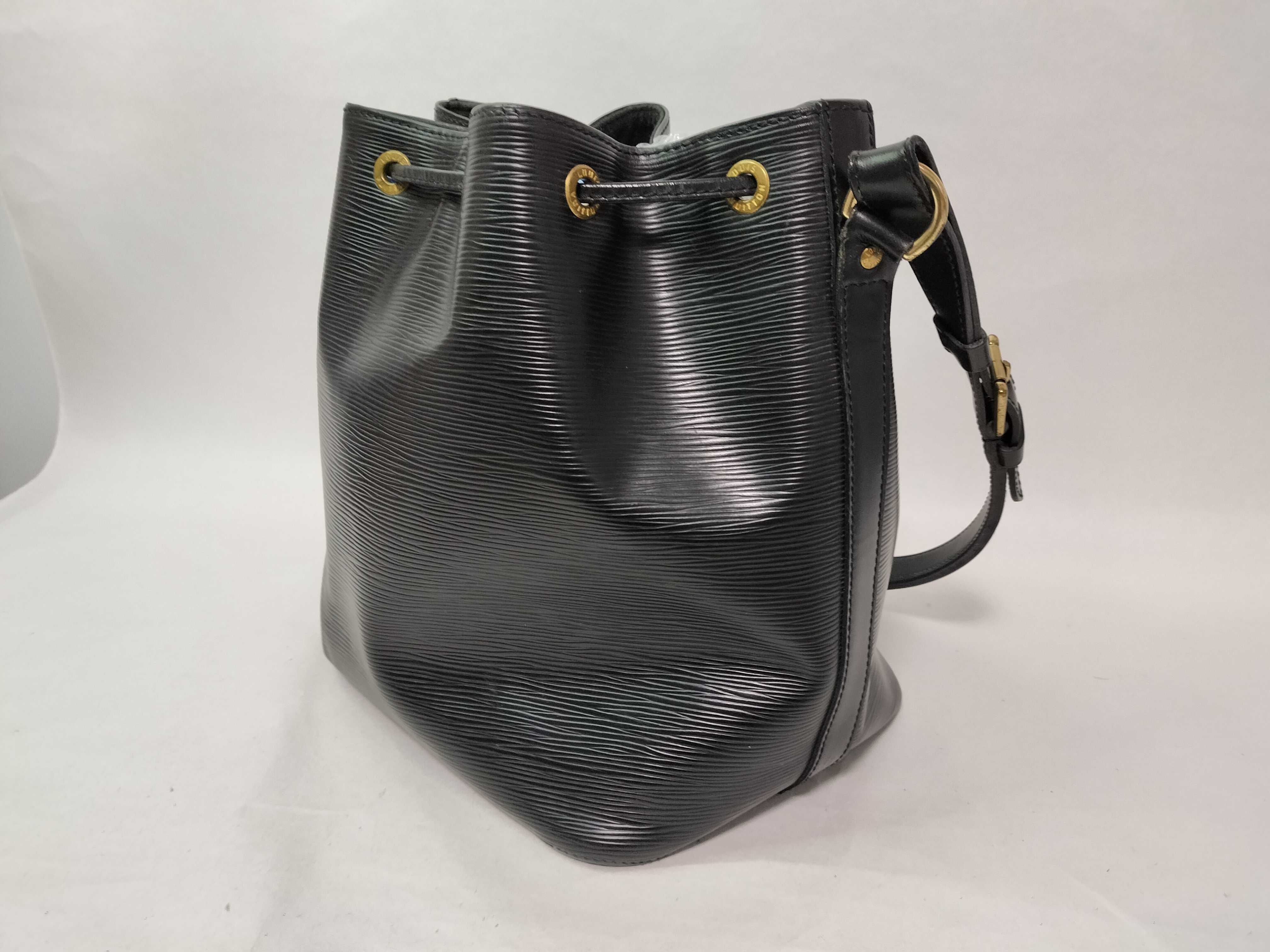 Epi Louis Vuitton Noe Epi M44102 Shoulder Bag — view 3