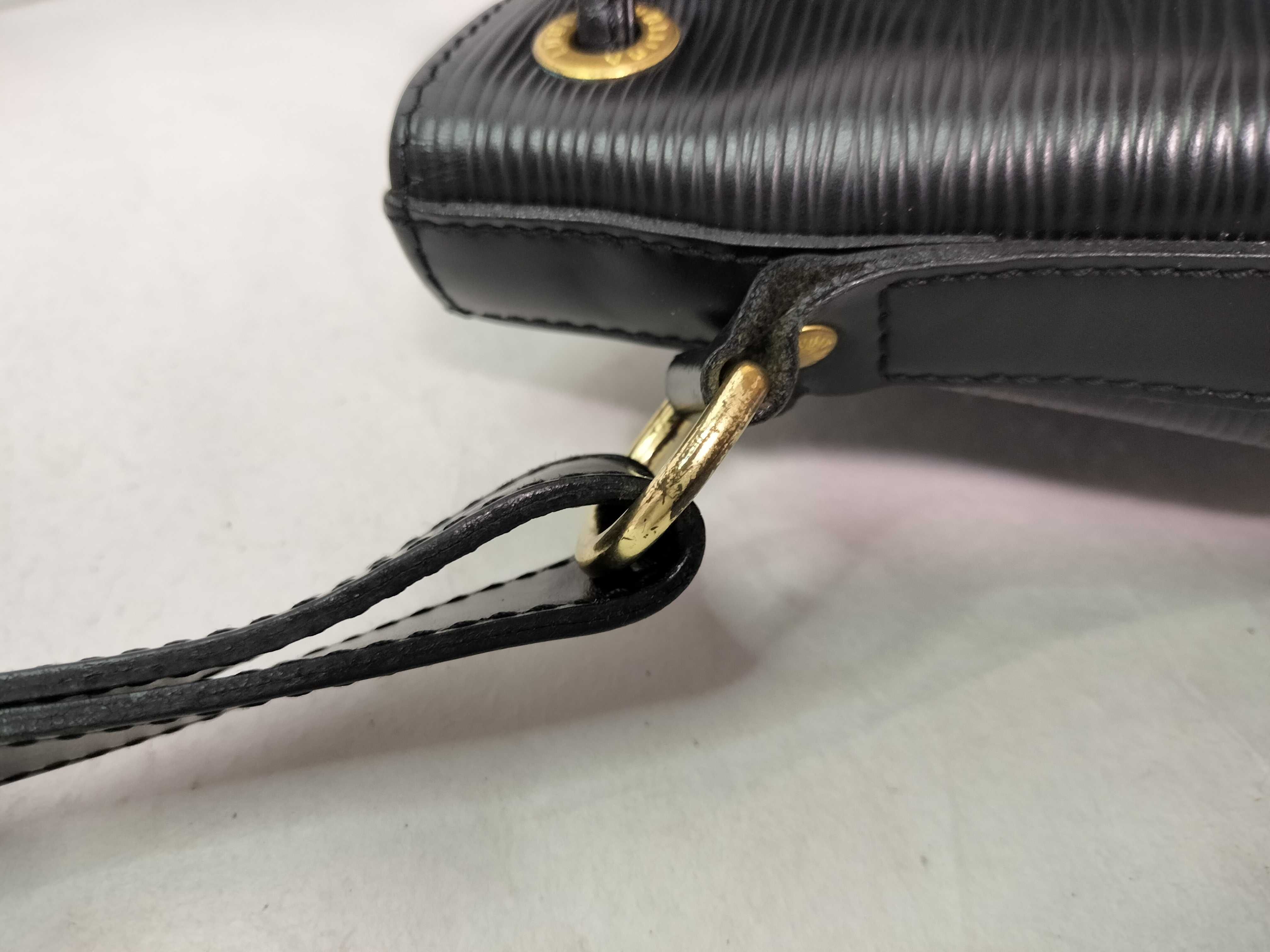 Epi Louis Vuitton Noe Epi M44102 Shoulder Bag — view 9