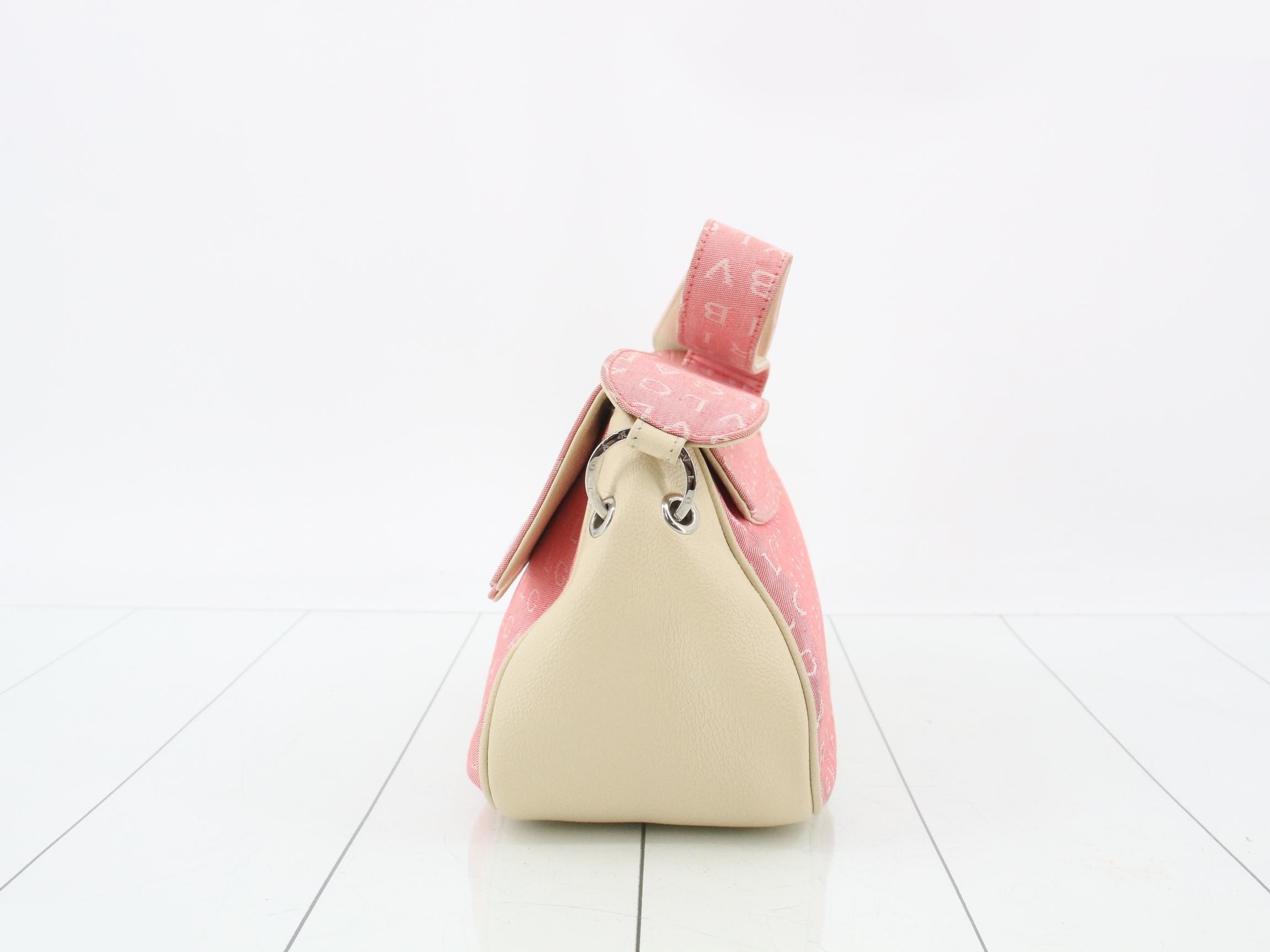 Logo Mania (Bag) - Shoulder Bag — view 3