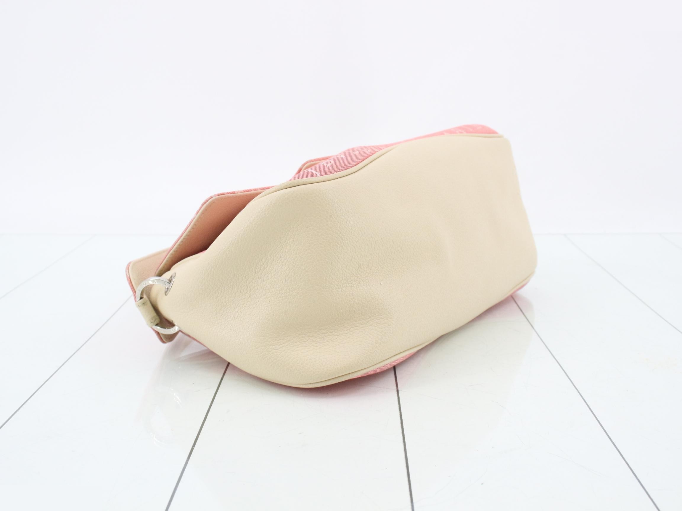 Logo Mania (Bag) - Shoulder Bag — view 5