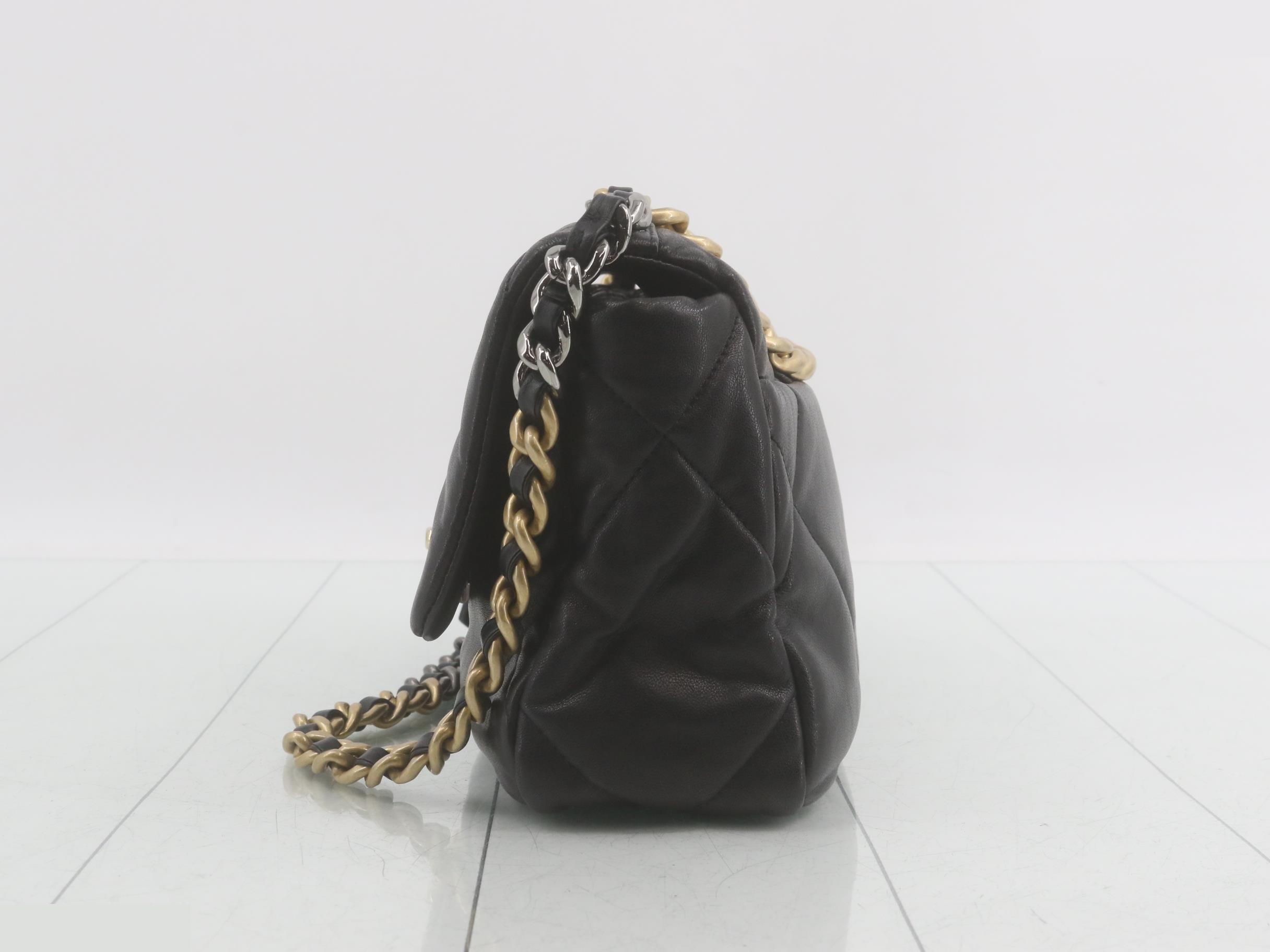ＣＨＡＮＥＬ１９ — view 3