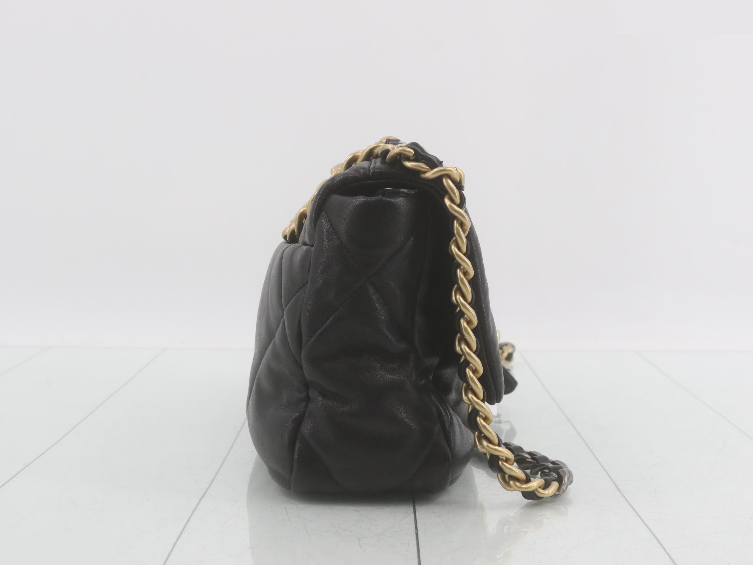 ＣＨＡＮＥＬ１９ — view 4
