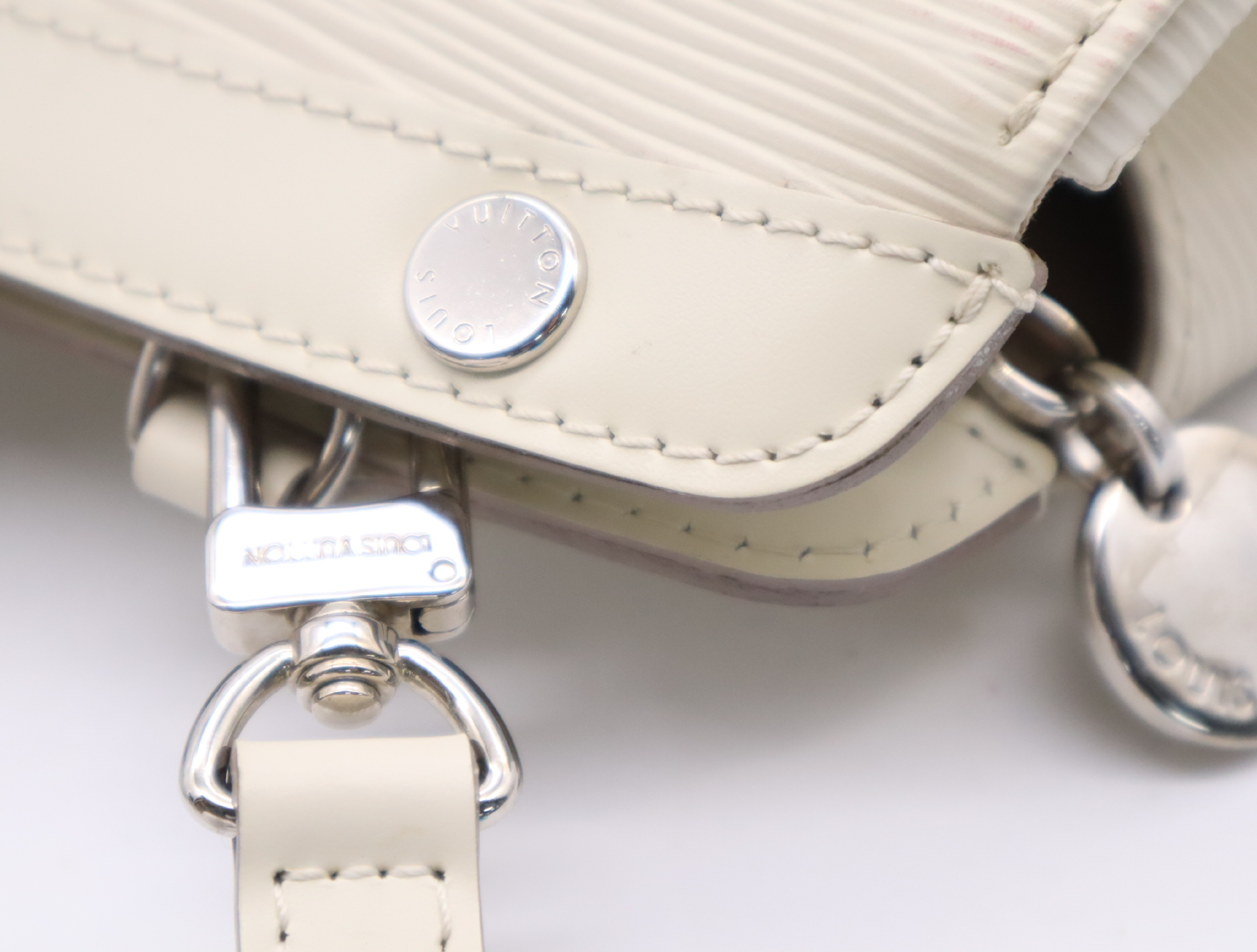 M40330 Epi Blair MM Ivoire Handbag with Shoulder Strap — view 11