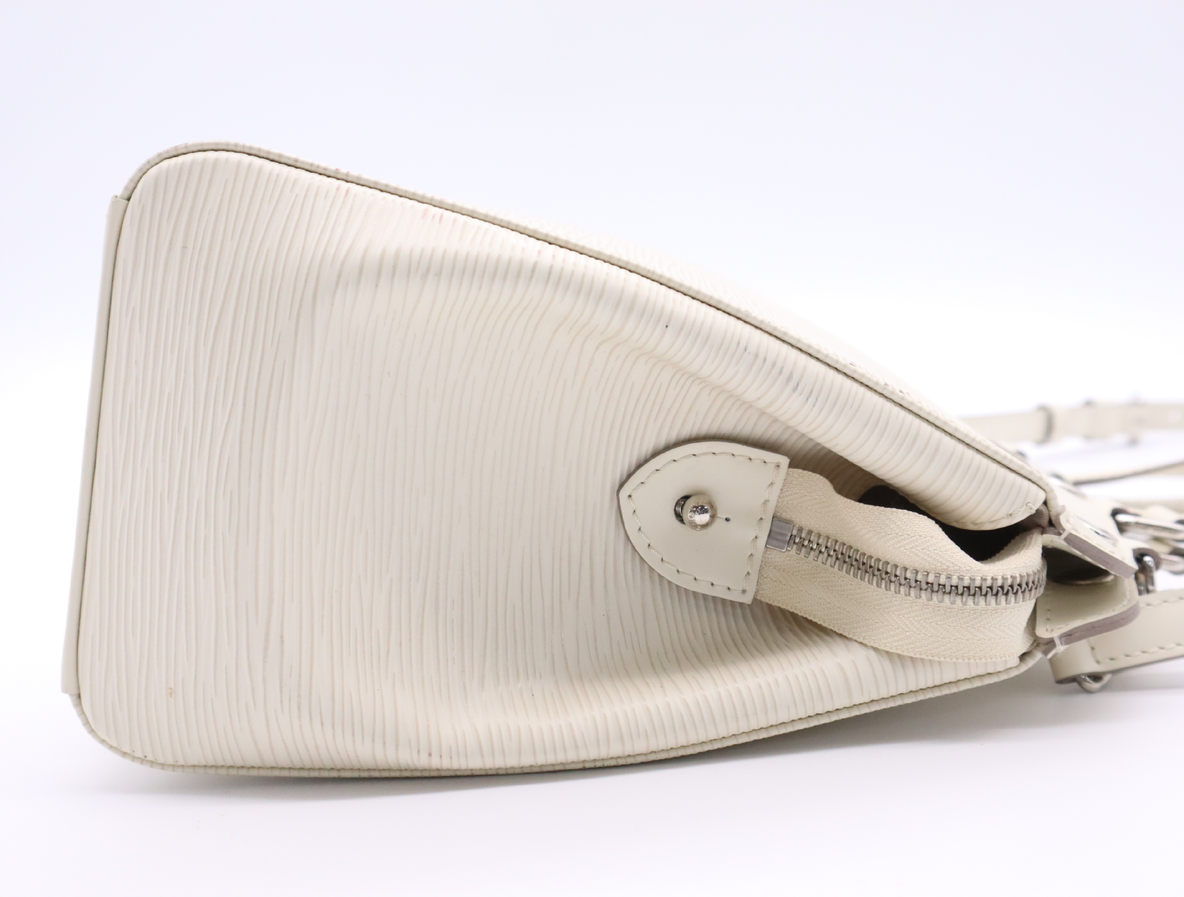 M40330 Epi Blair MM Ivoire Handbag with Shoulder Strap — view 5