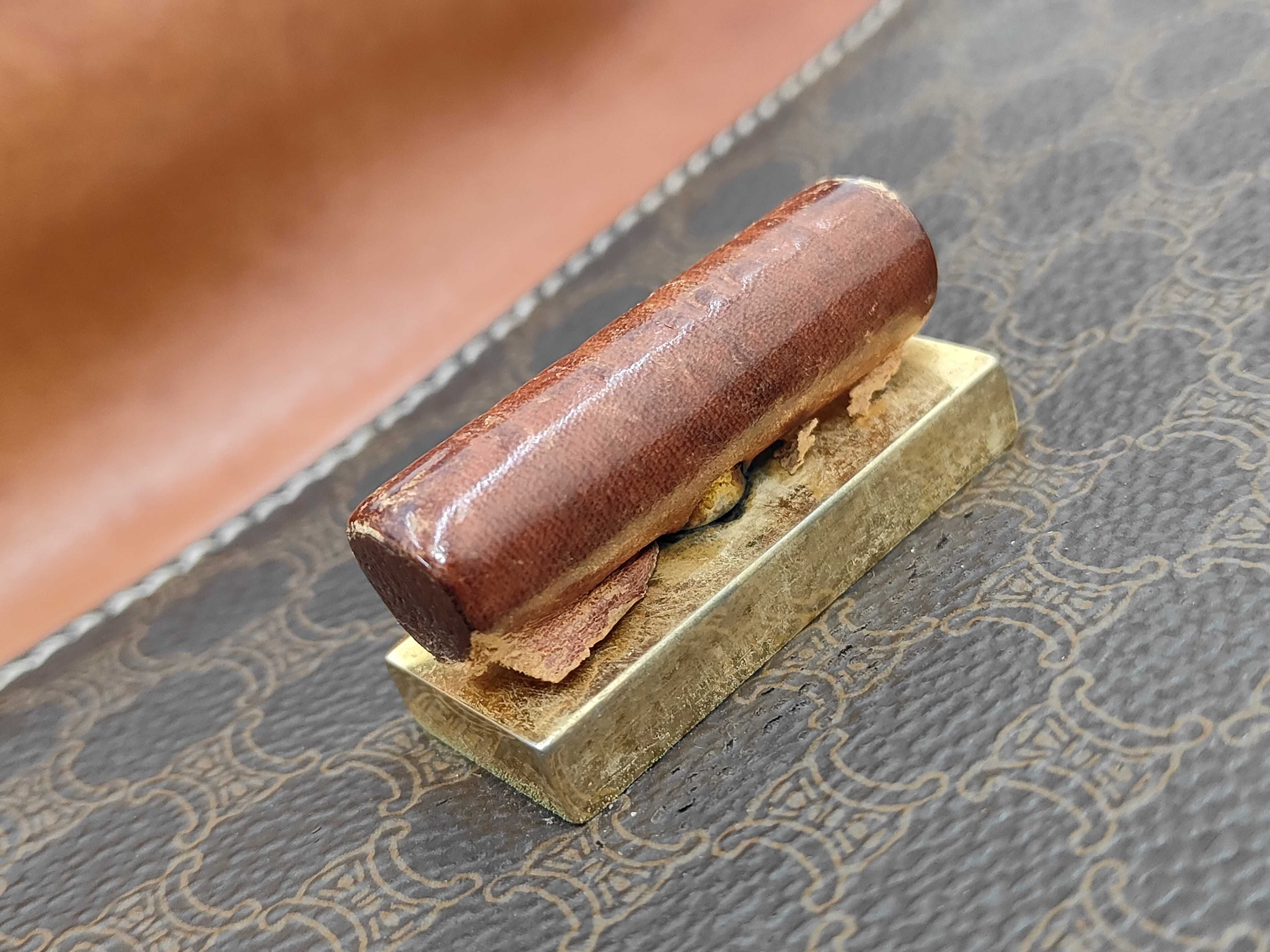 brand handbag — view 9