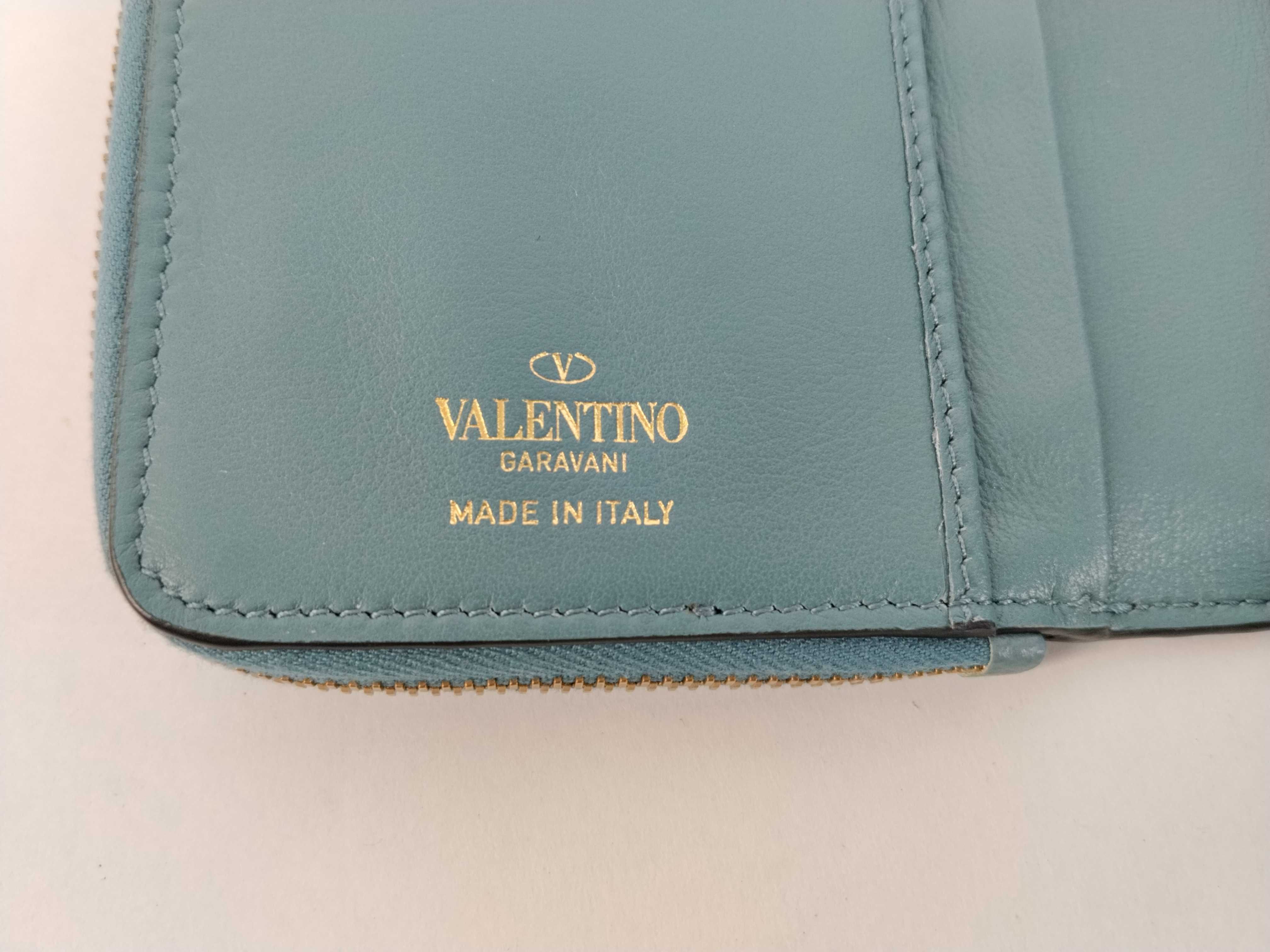 V logo light blue leather round zipper long wallet with box, dust bag, and product tag. — view 11