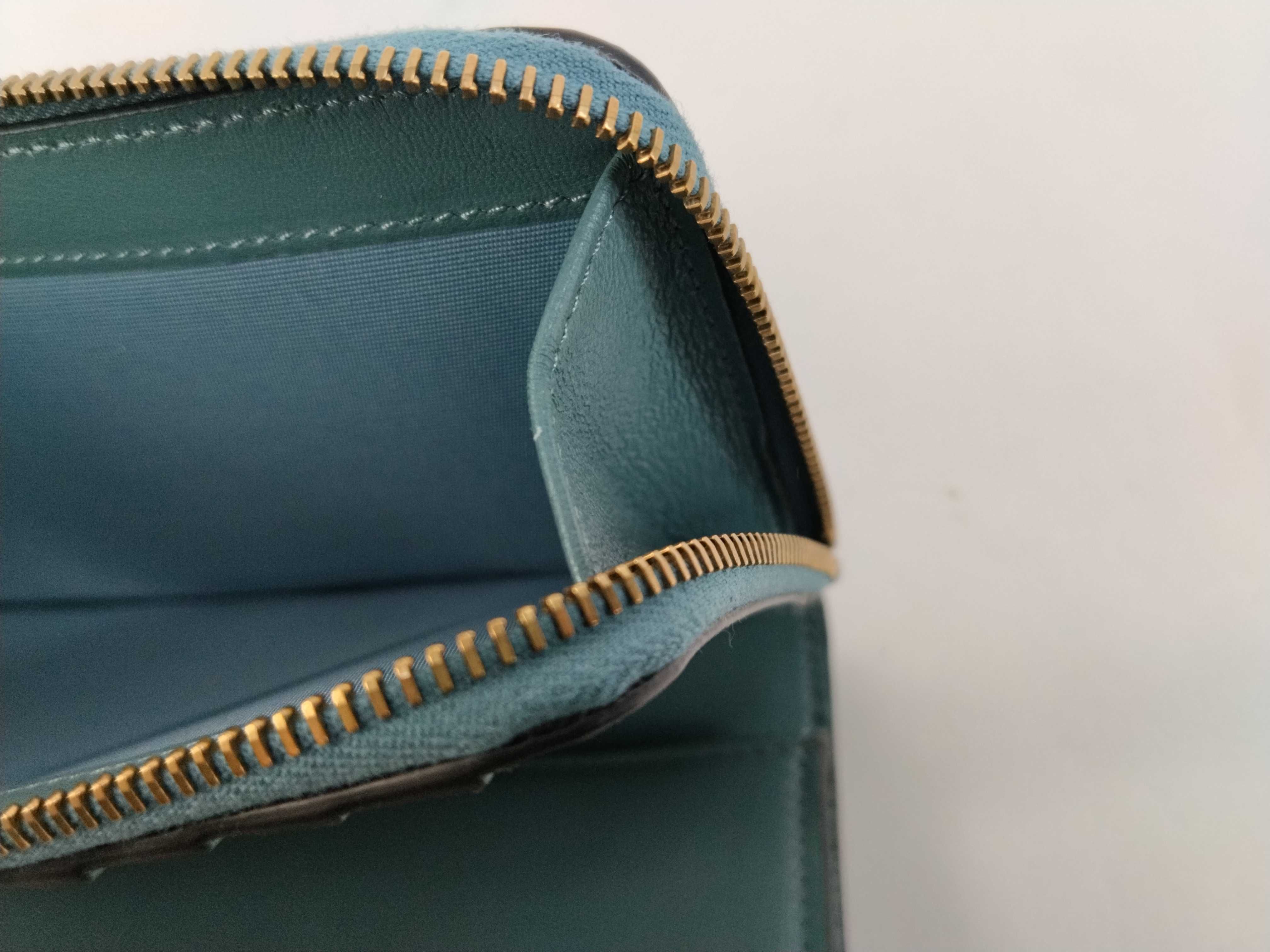 V logo light blue leather round zipper long wallet with box, dust bag, and product tag. — view 15