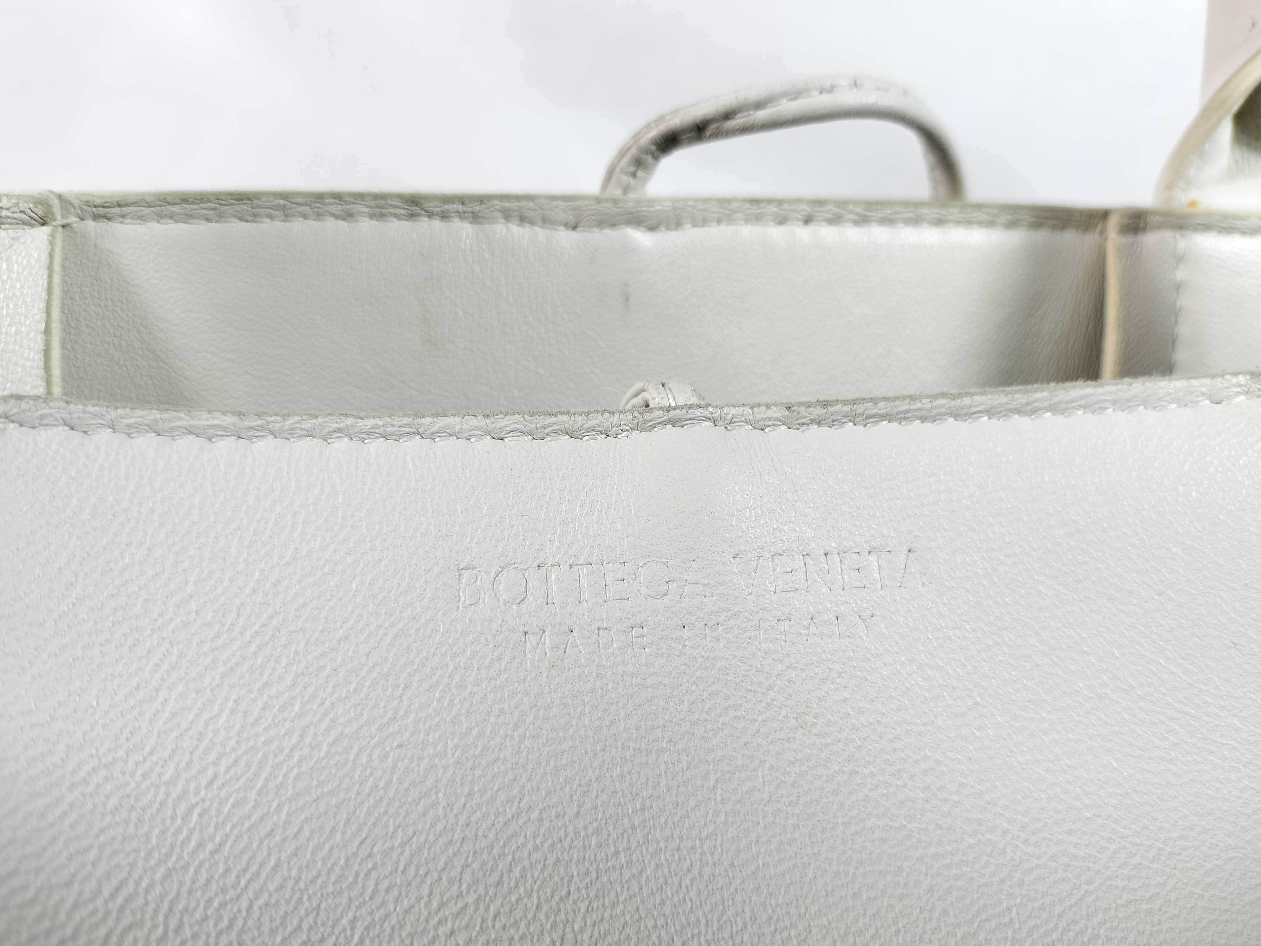 Intrecciato Bottega Veneta Maxi Intrecciato The Arco Leather Tote Bag White Pen Marks Tote Bag — view 14