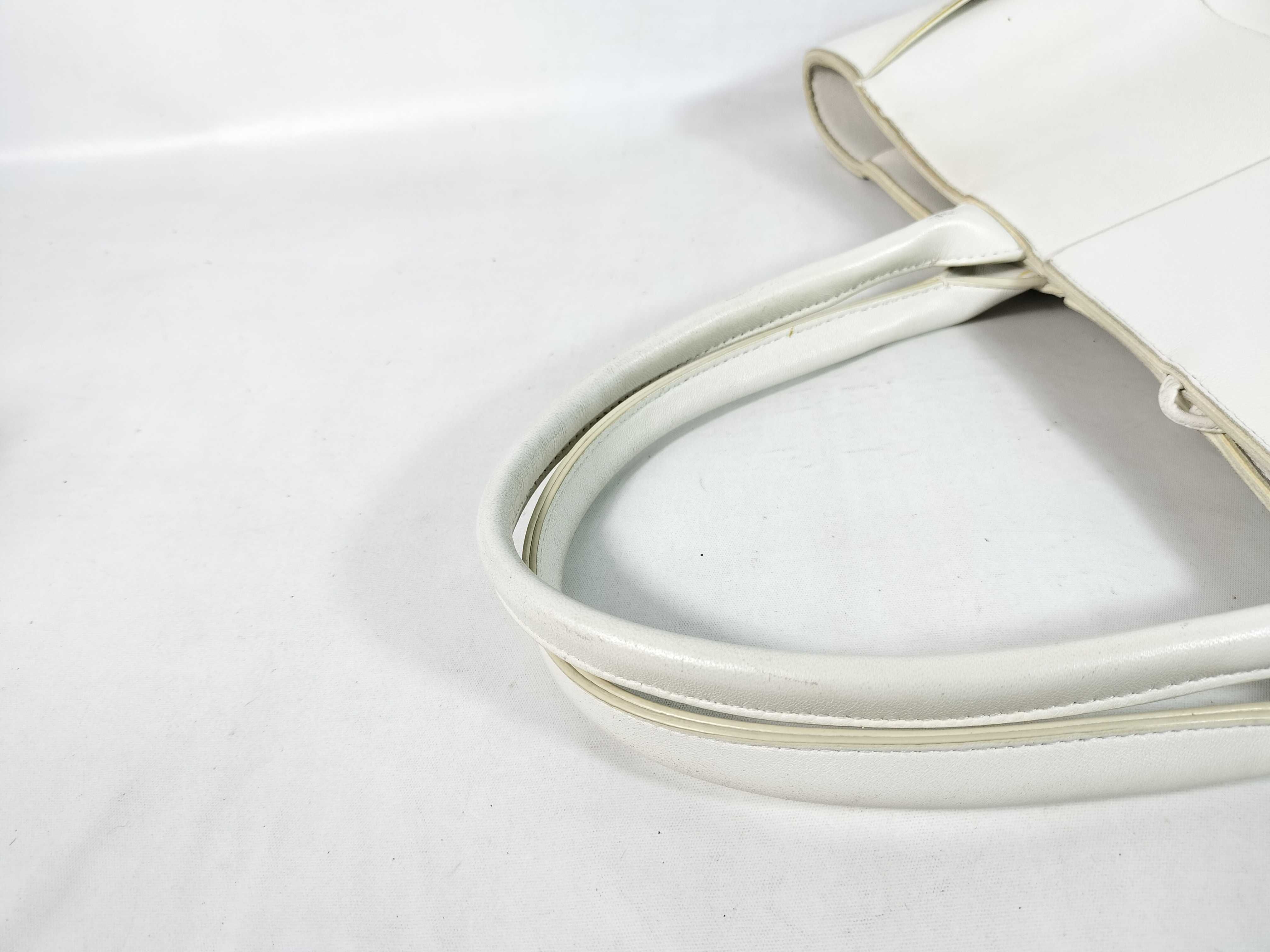 Intrecciato Bottega Veneta Maxi Intrecciato The Arco Leather Tote Bag White Pen Marks Tote Bag — view 3