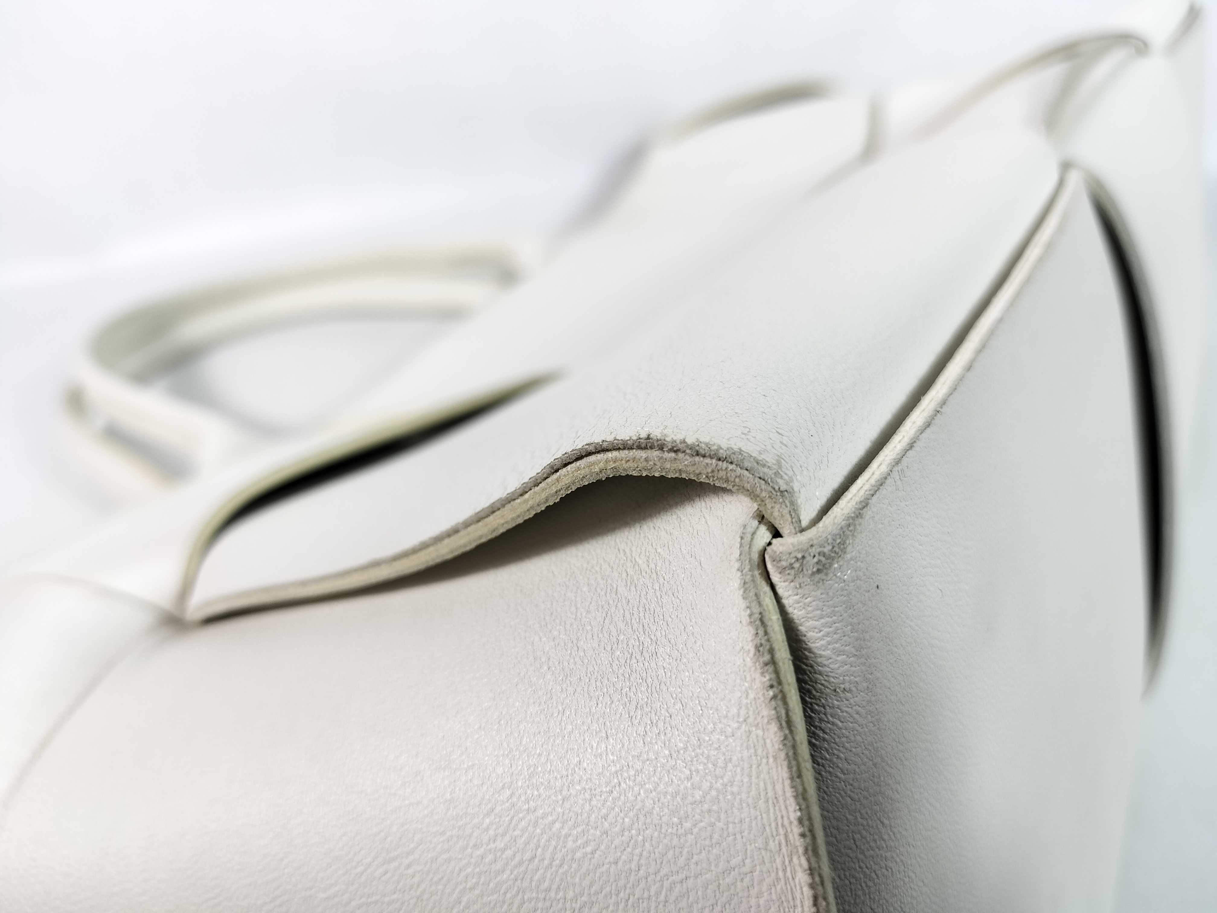 Intrecciato Bottega Veneta Maxi Intrecciato The Arco Leather Tote Bag White Pen Marks Tote Bag — view 6