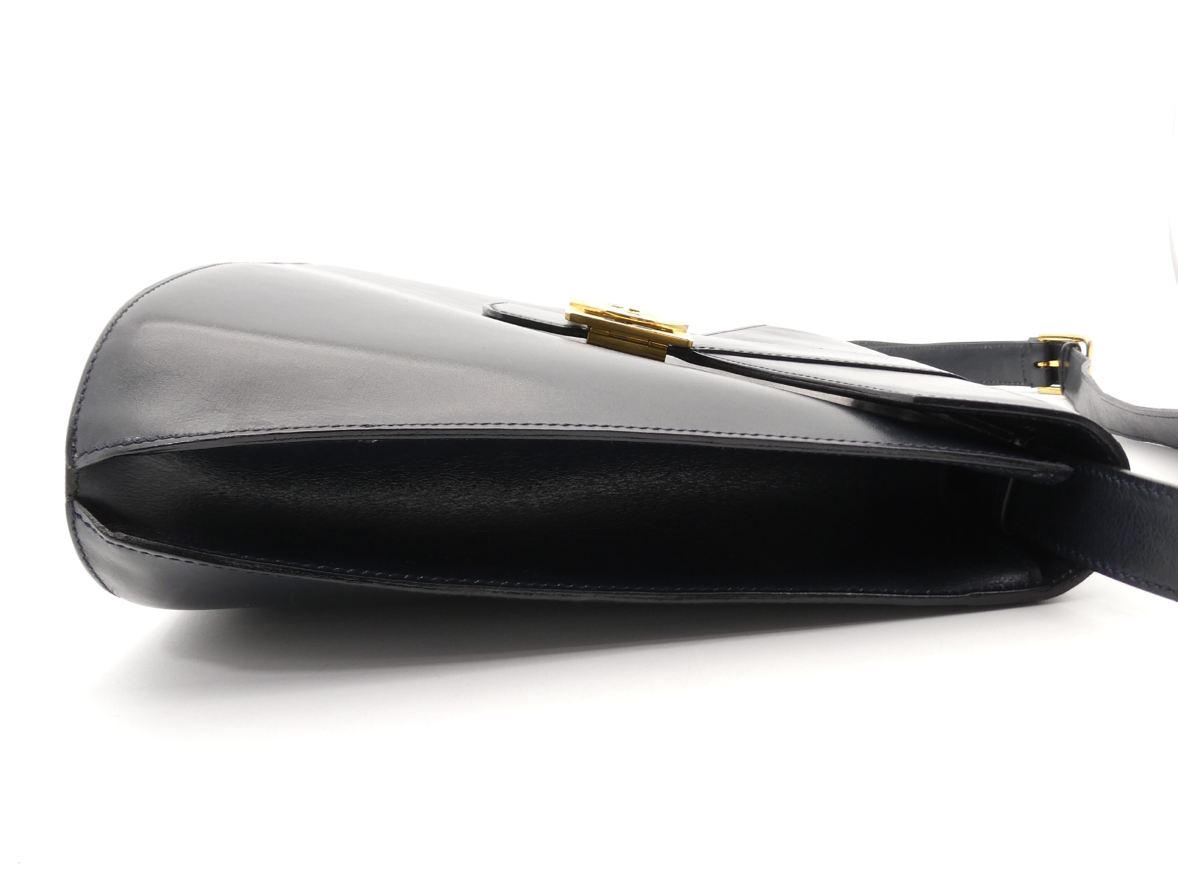 logo hardware leather shoulder bag — view 4