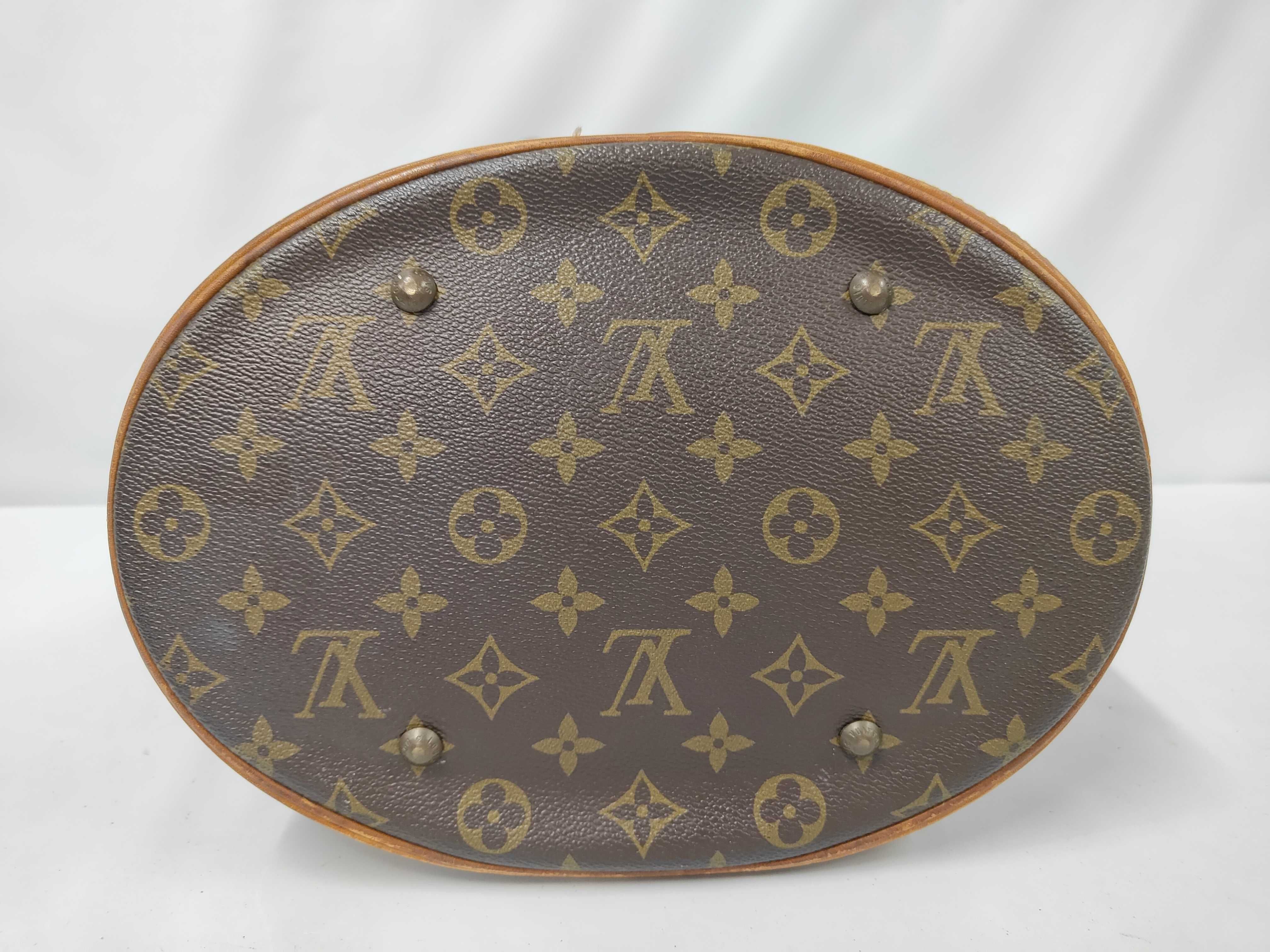M42236 Monogram Bucket GM Tote Bag — view 3