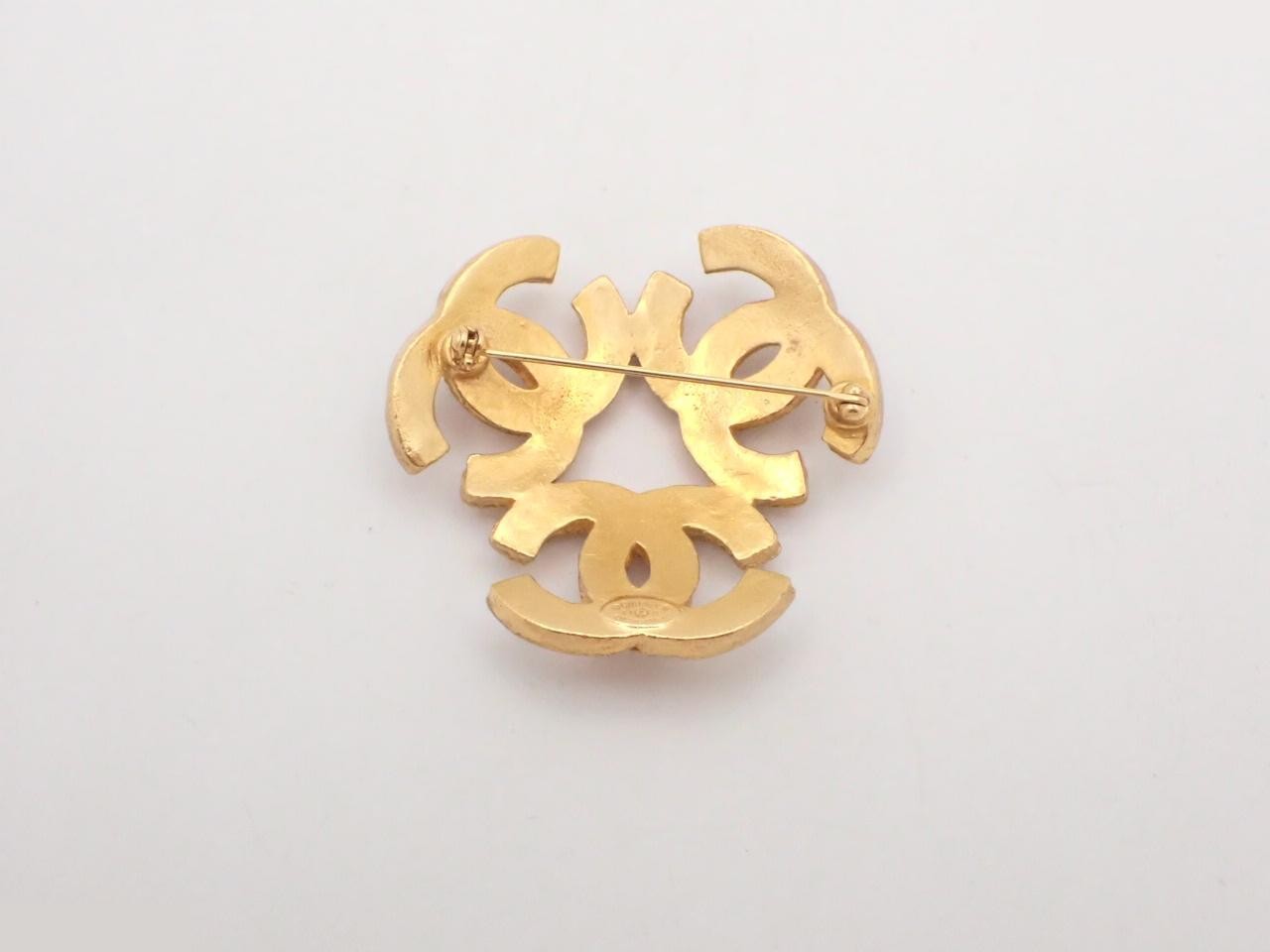Vintage Classic (Precious Metal) Brooch — view 2