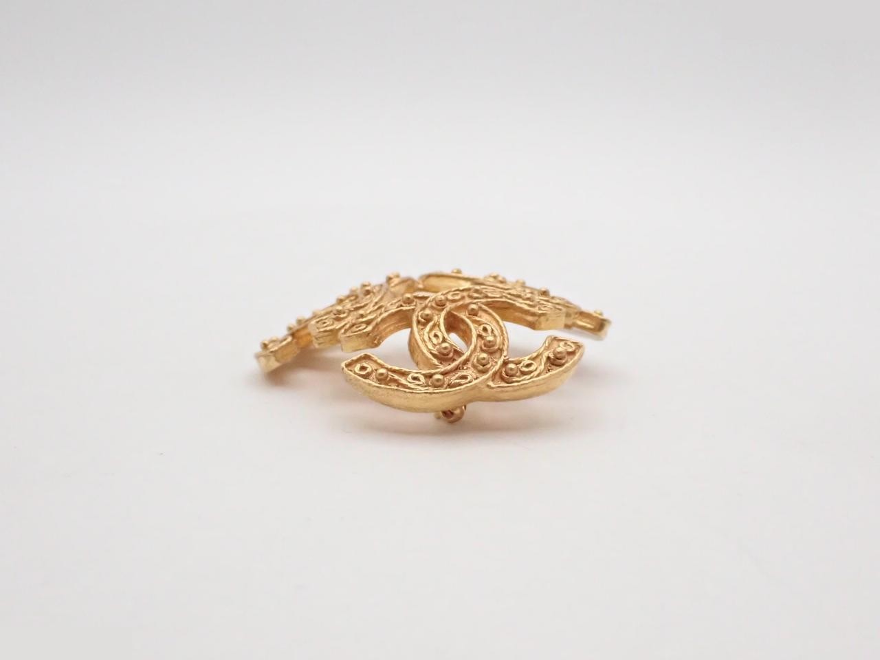 Vintage Classic (Precious Metal) Brooch — view 3