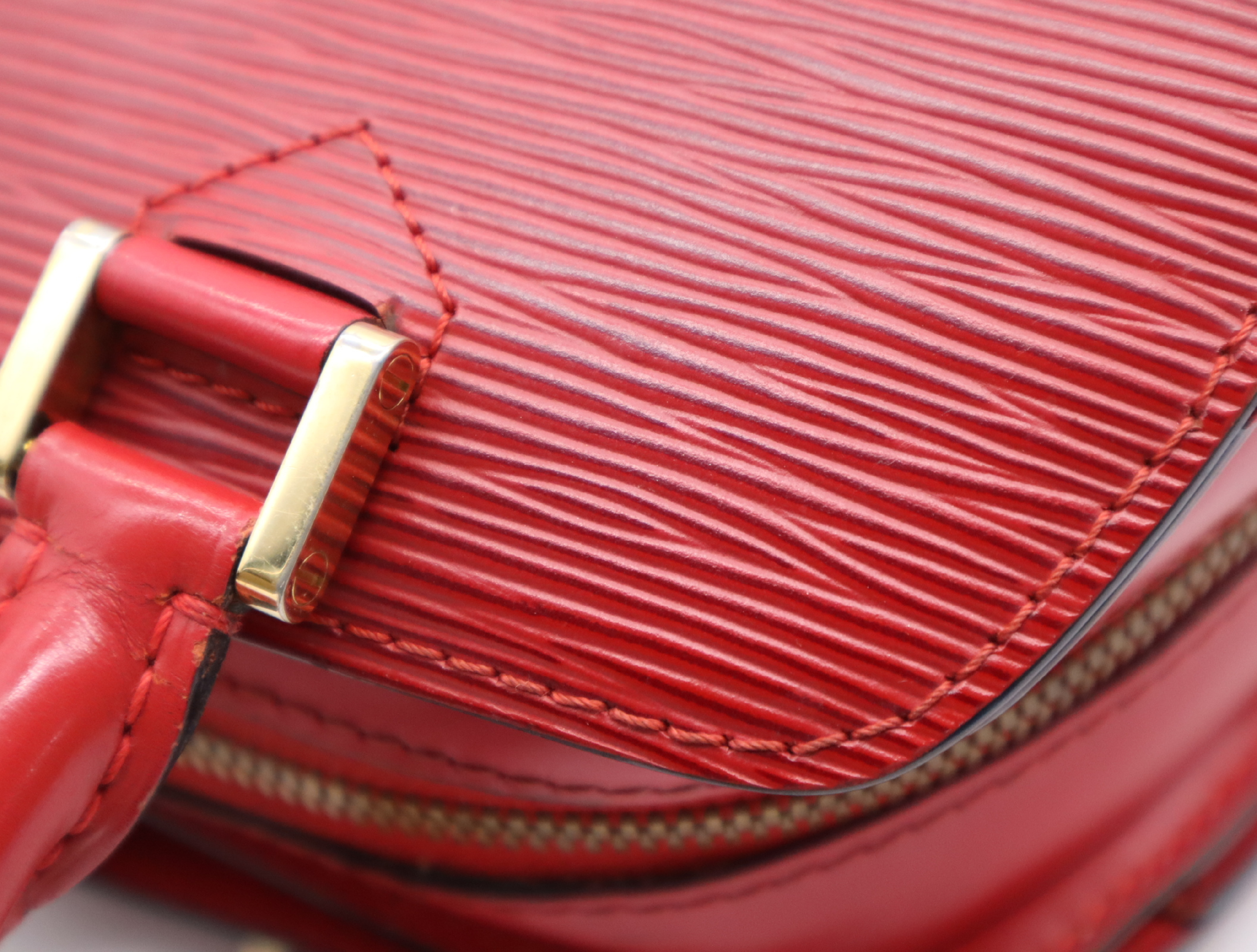 M52057 Epi Pont Neuf Castilian Red Handbag — view 9