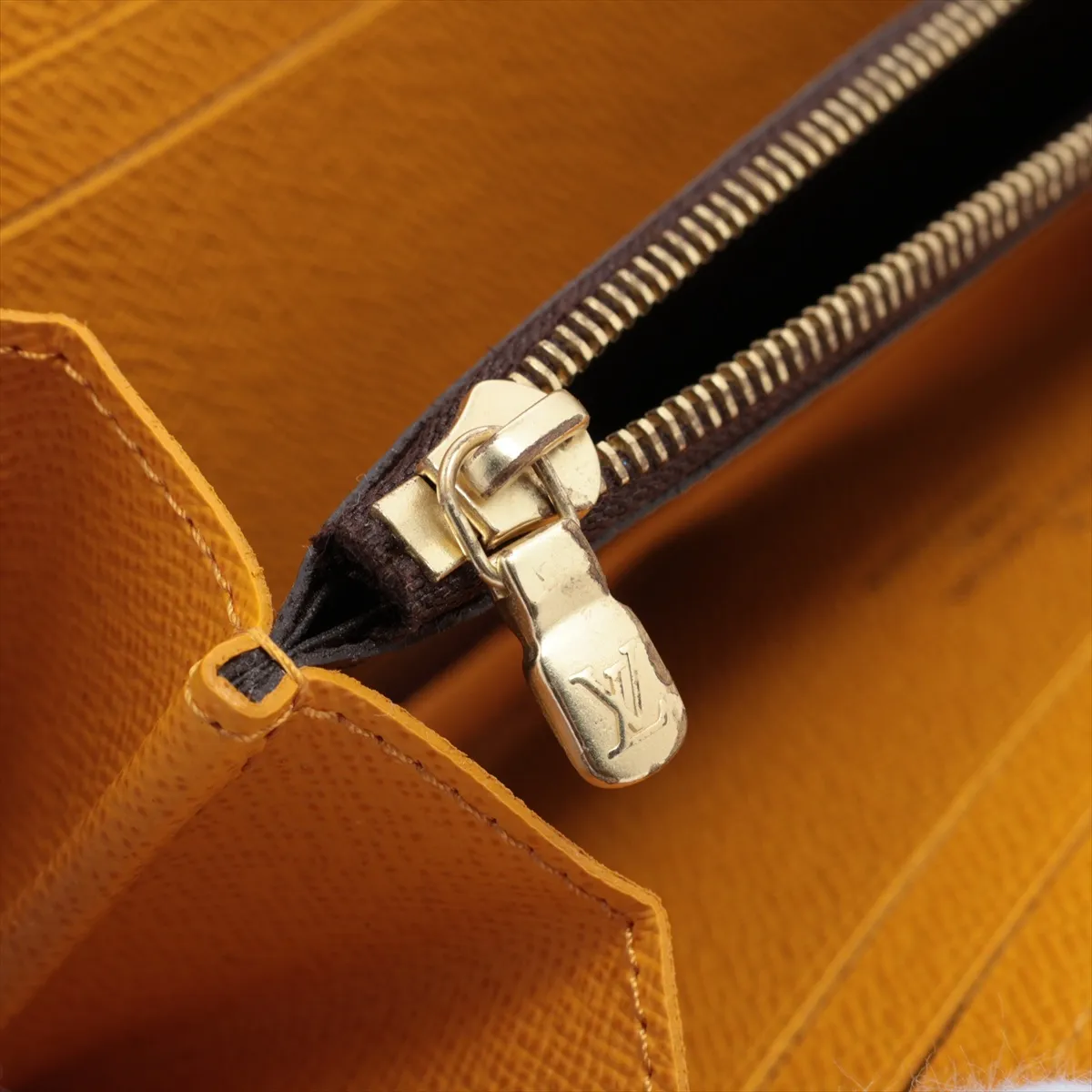 Monogram Portefeuille Clemence M60744 SP0185 Mimosa Round Zip Wallet — view 7