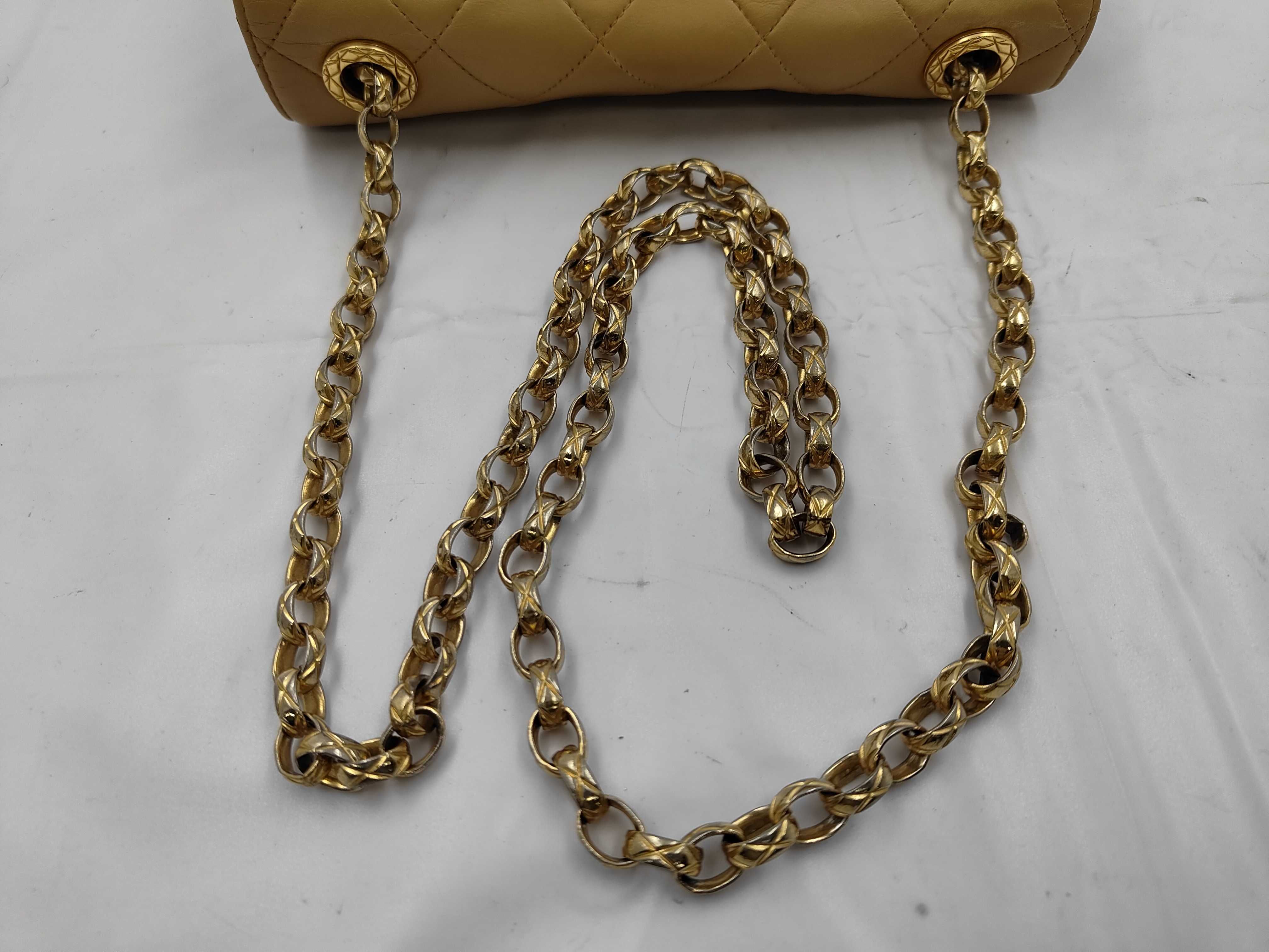 Matelassé Lambskin Single Flap Chain Bag with Gold Hardware Shoulder Bag — view 3