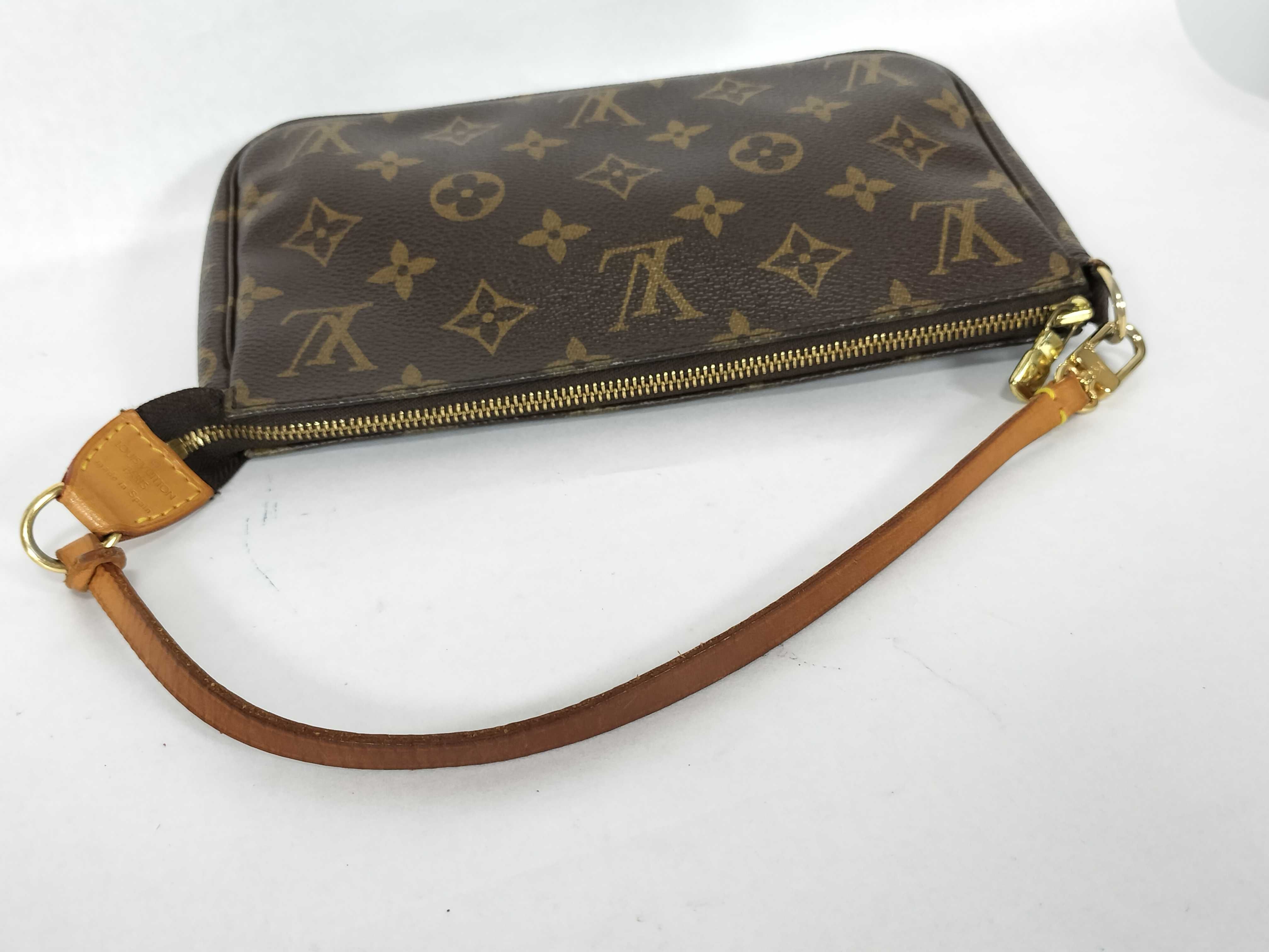 Monogram Louis Vuitton Accessoires Pouch — view 3