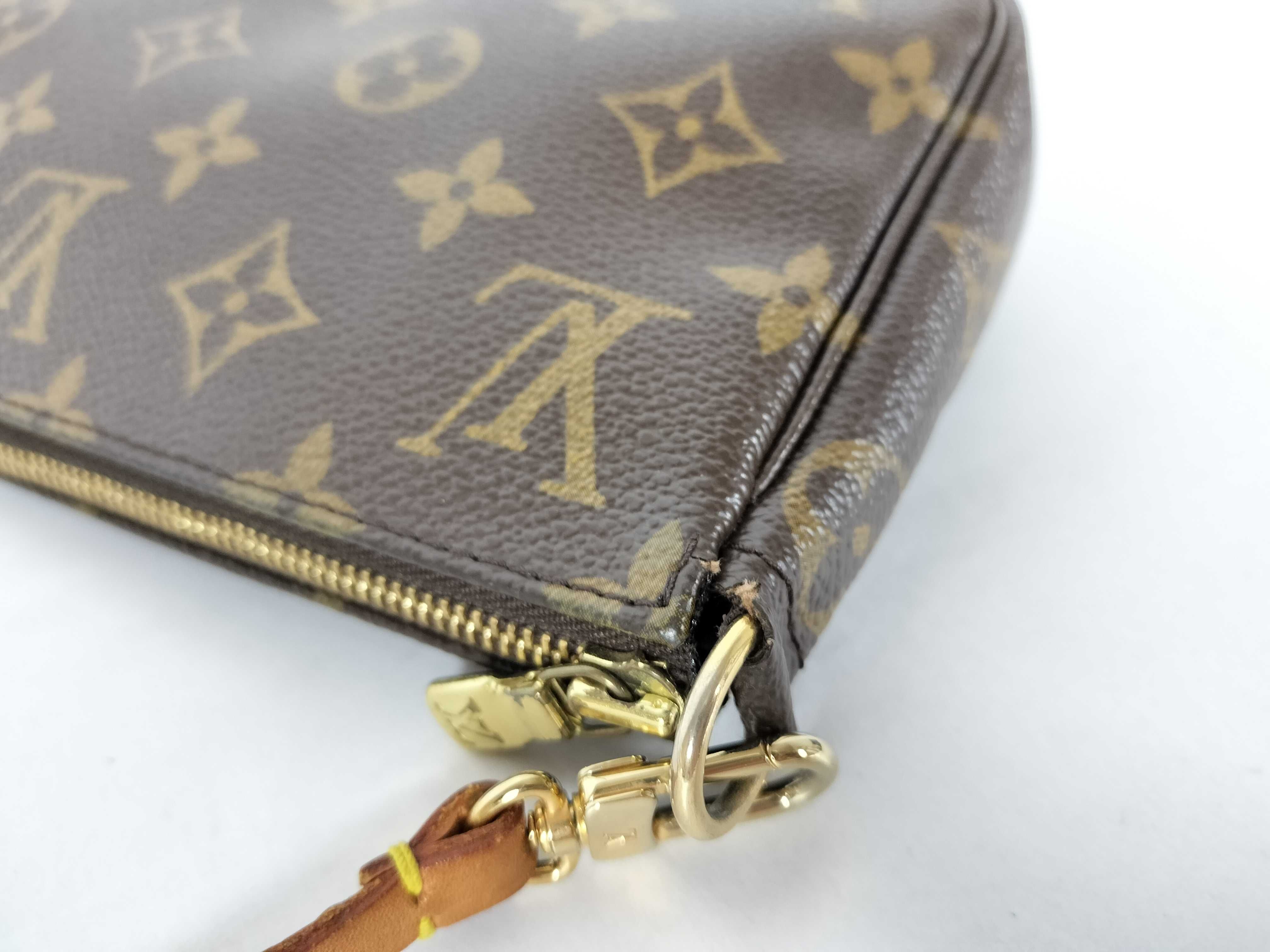 Monogram Louis Vuitton Accessoires Pouch — view 5