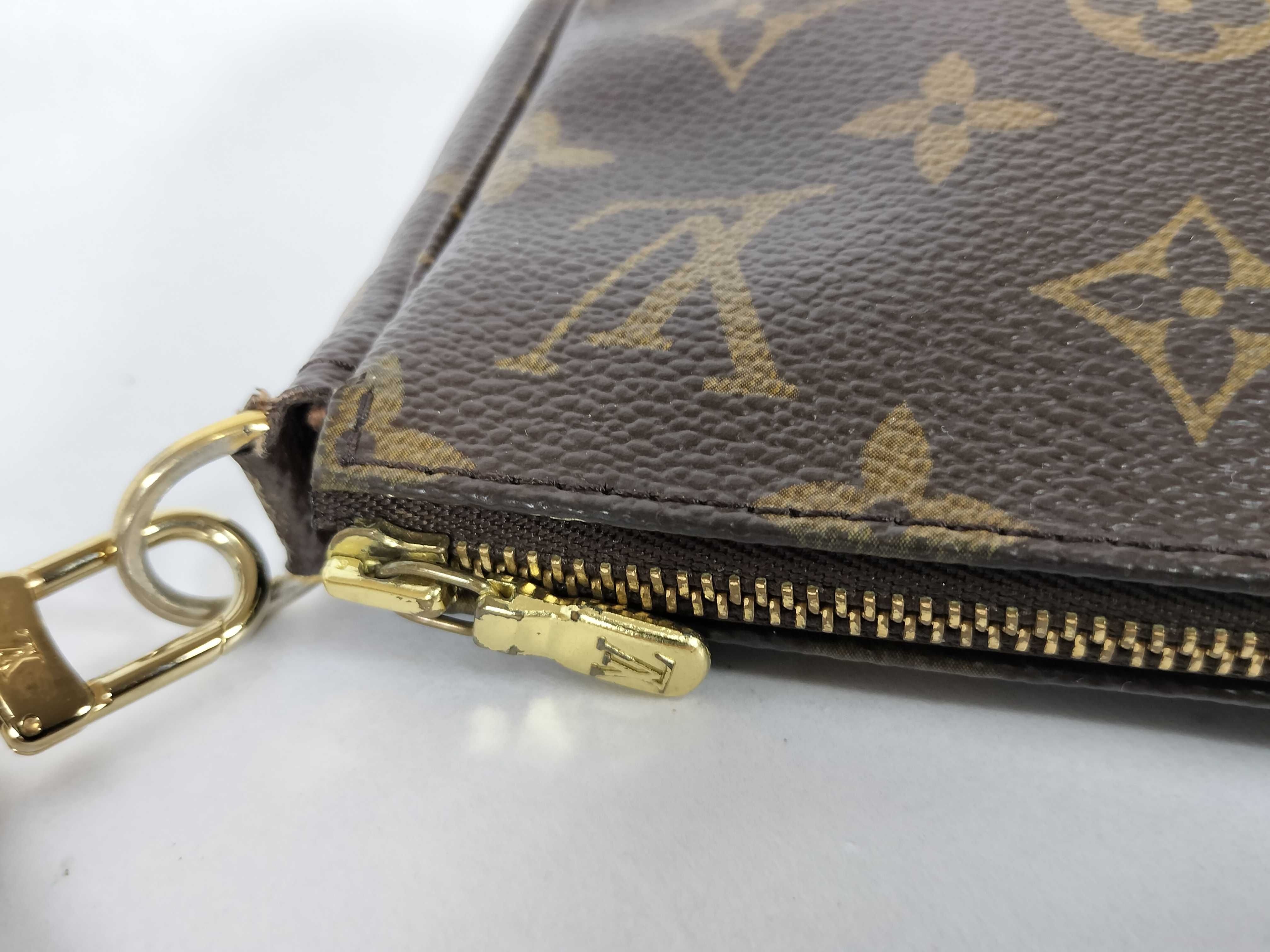 Monogram Louis Vuitton Accessoires Pouch — view 8