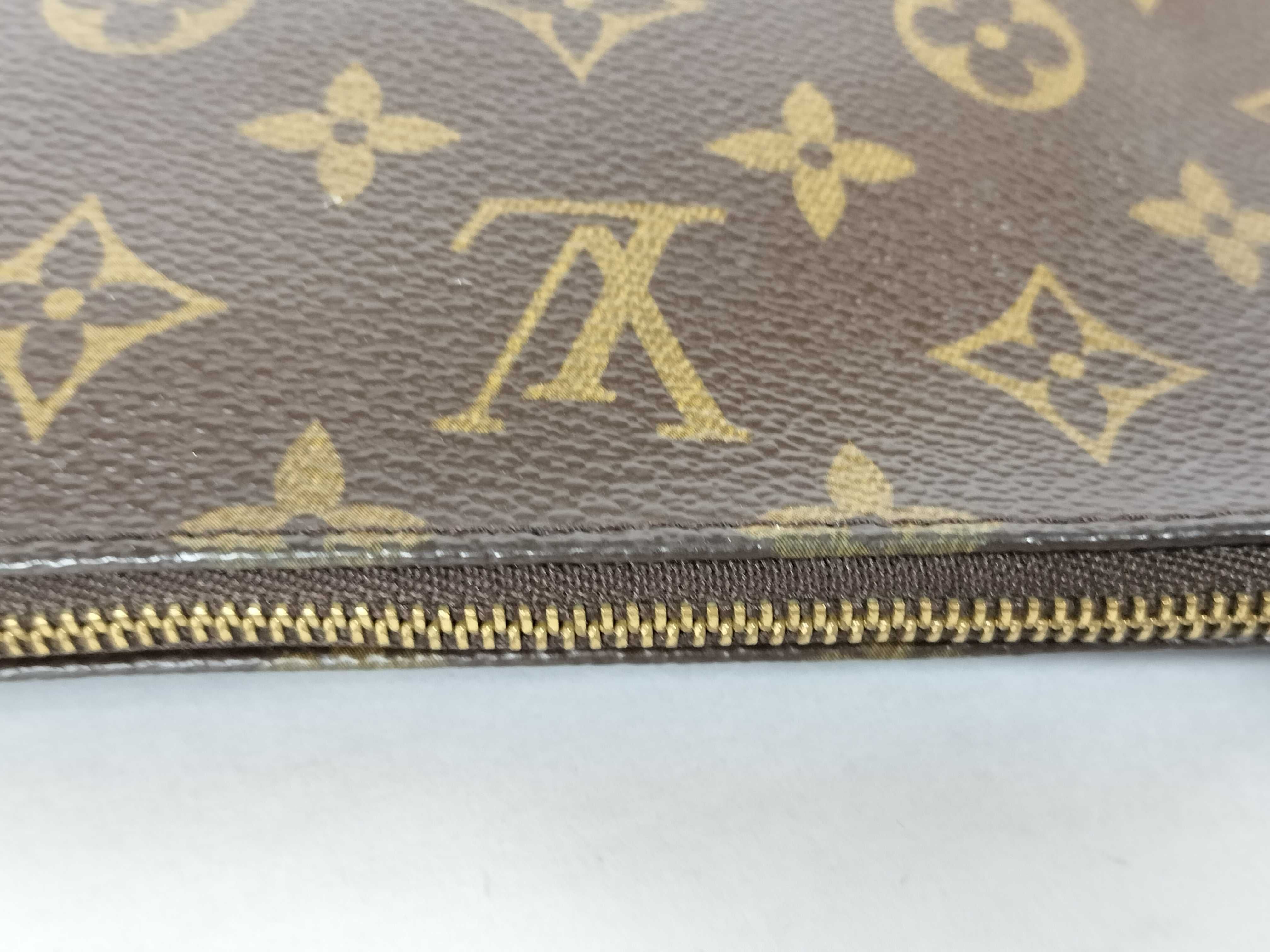 Monogram Louis Vuitton Accessoires Pouch — view 9