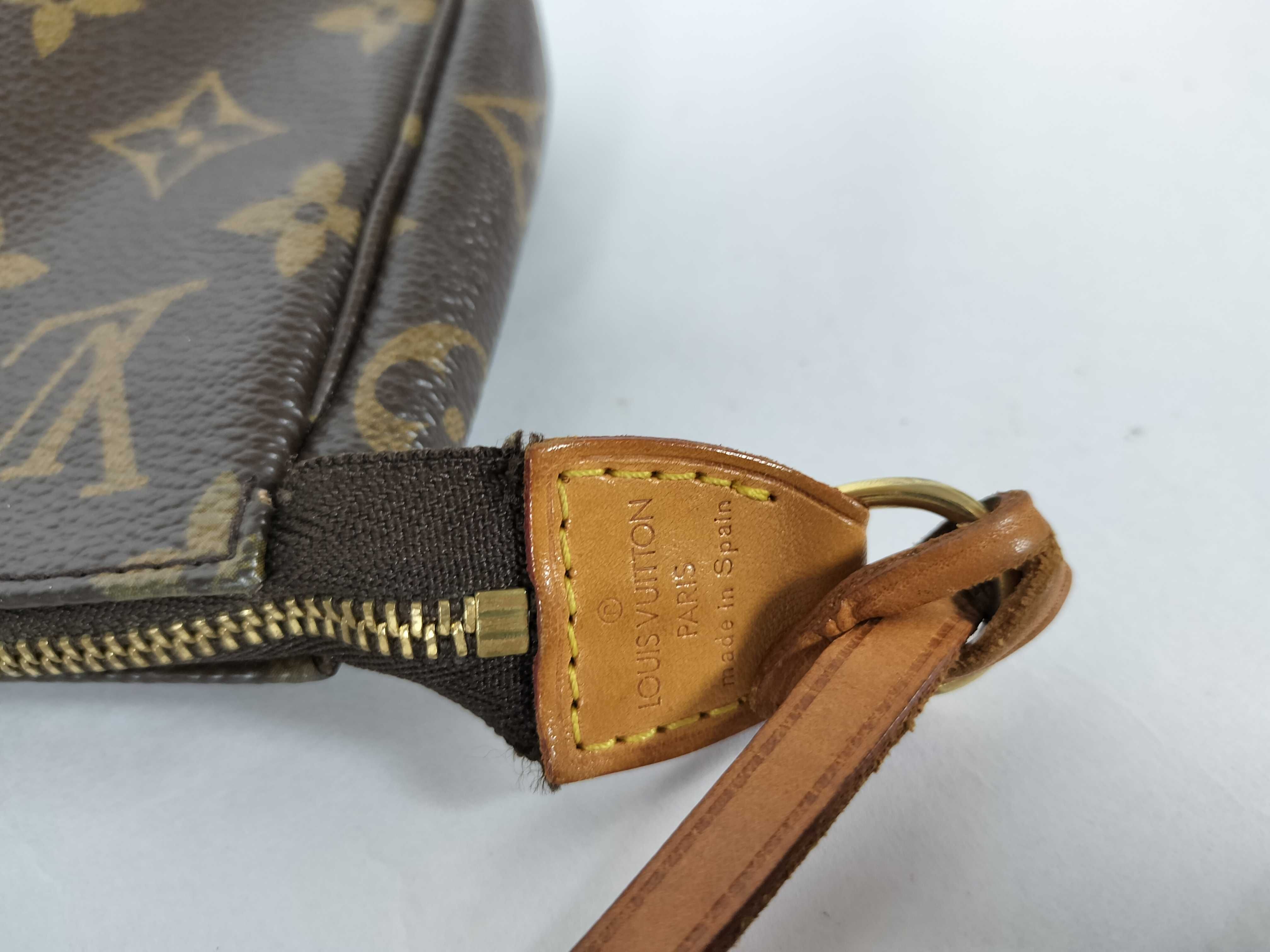 Monogram Louis Vuitton Accessoires Pouch — view 10