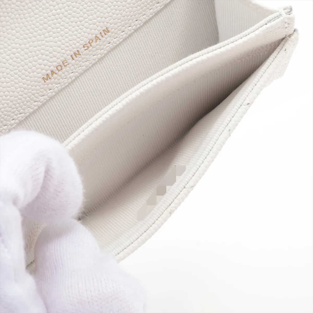 Matelassé Caviar Skin Card Case, White with Gold Hardware, L5K6K3E7 — view 5