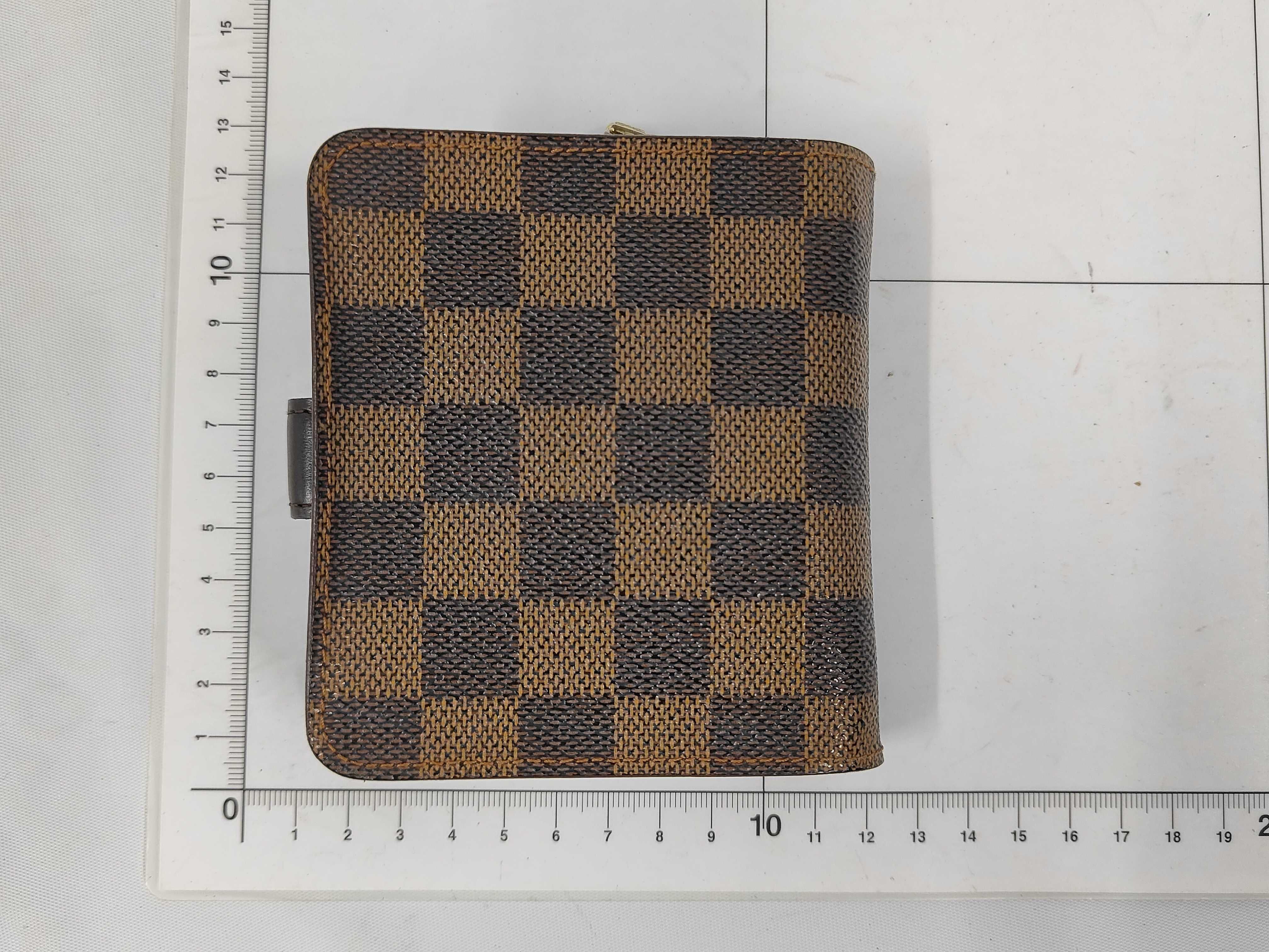 wallet — view 2