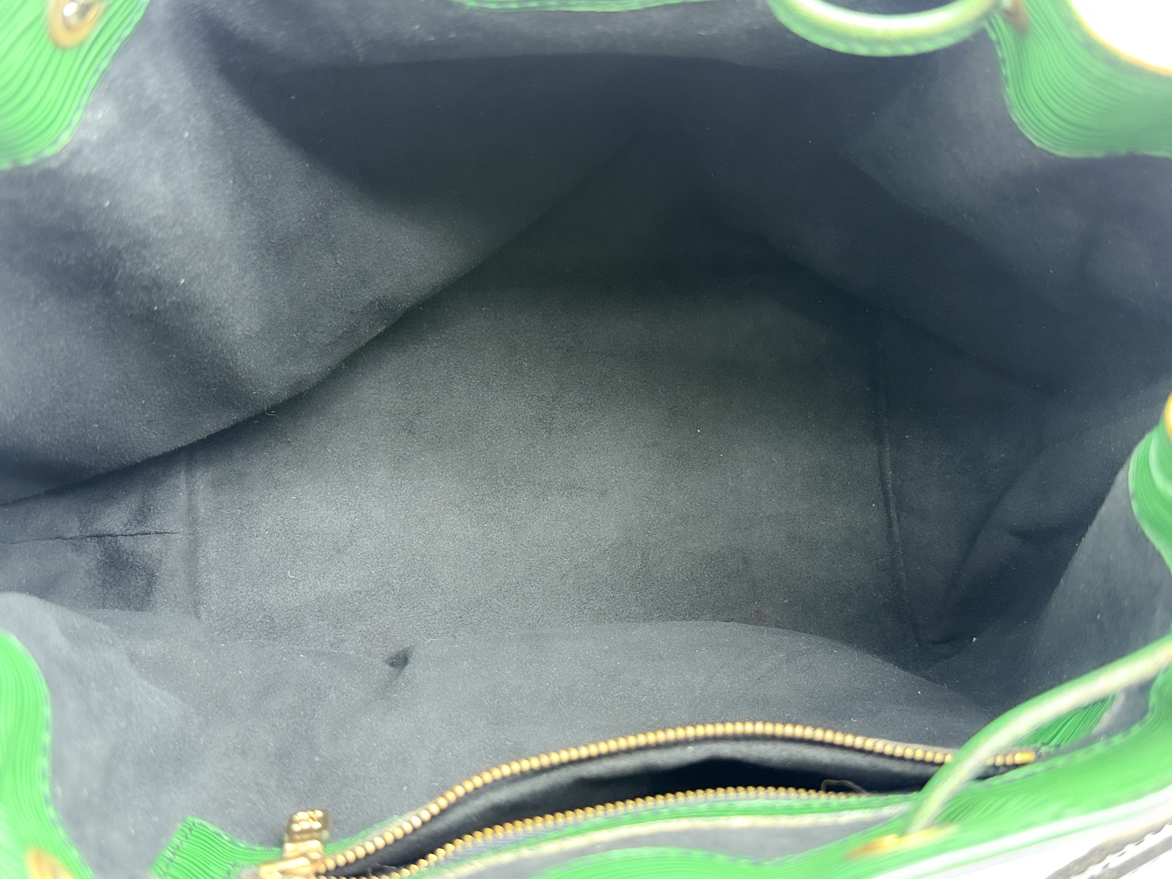 Epi M44104 Petit Noé Borneo Green 884A2 Shoulder Bag — view 11
