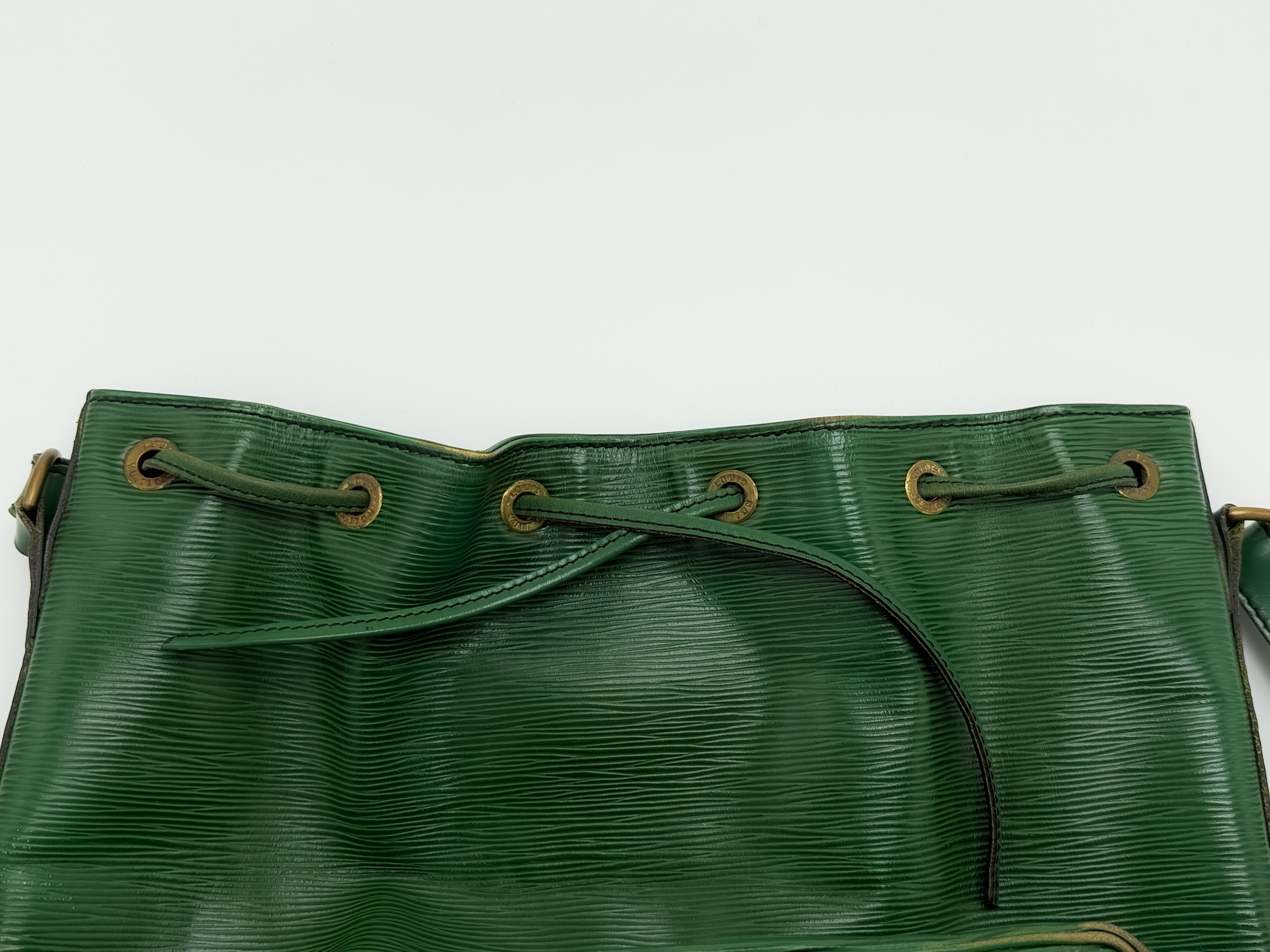 Epi M44104 Petit Noé Borneo Green 884A2 Shoulder Bag — view 12