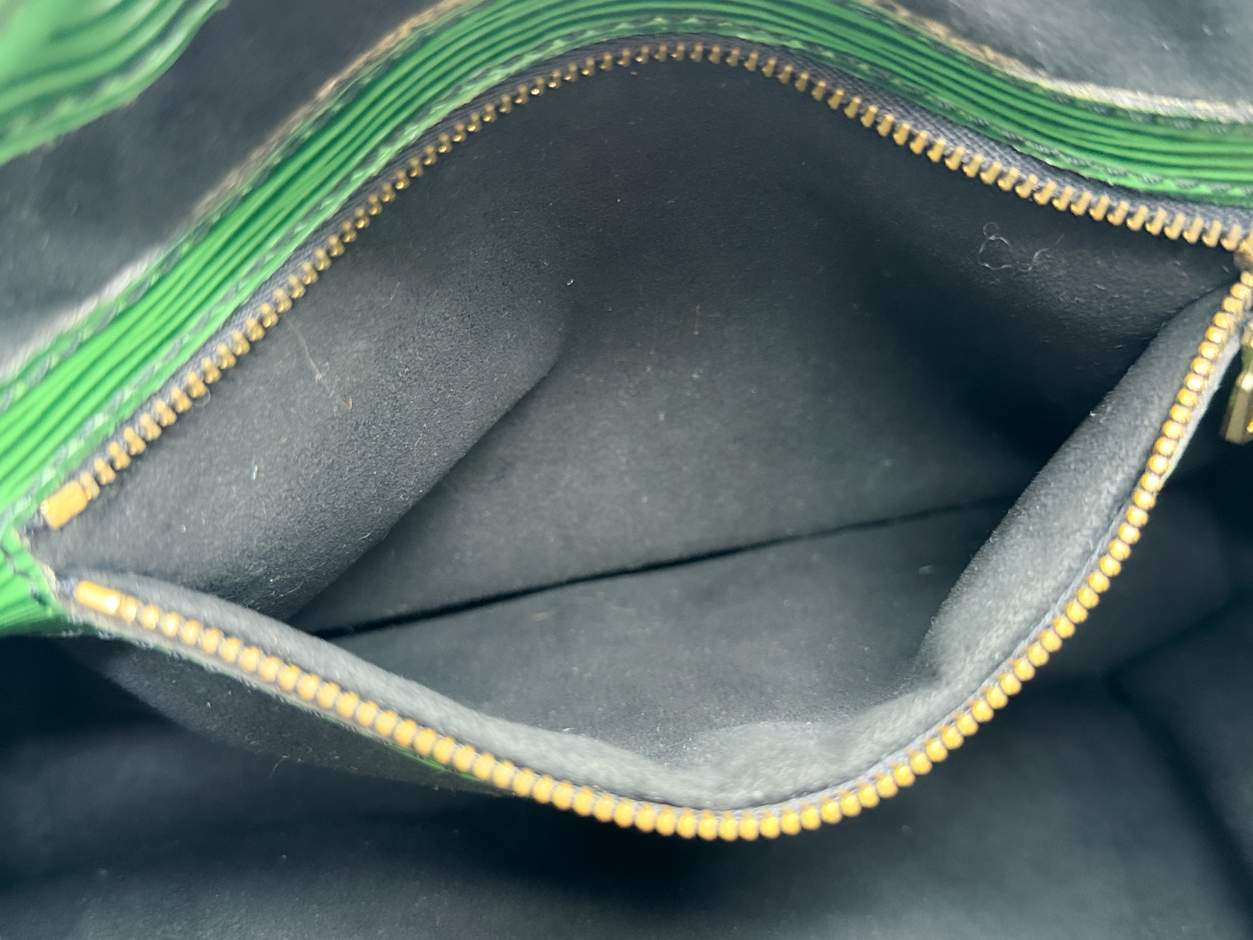 Epi M44104 Petit Noé Borneo Green 884A2 Shoulder Bag — view 13