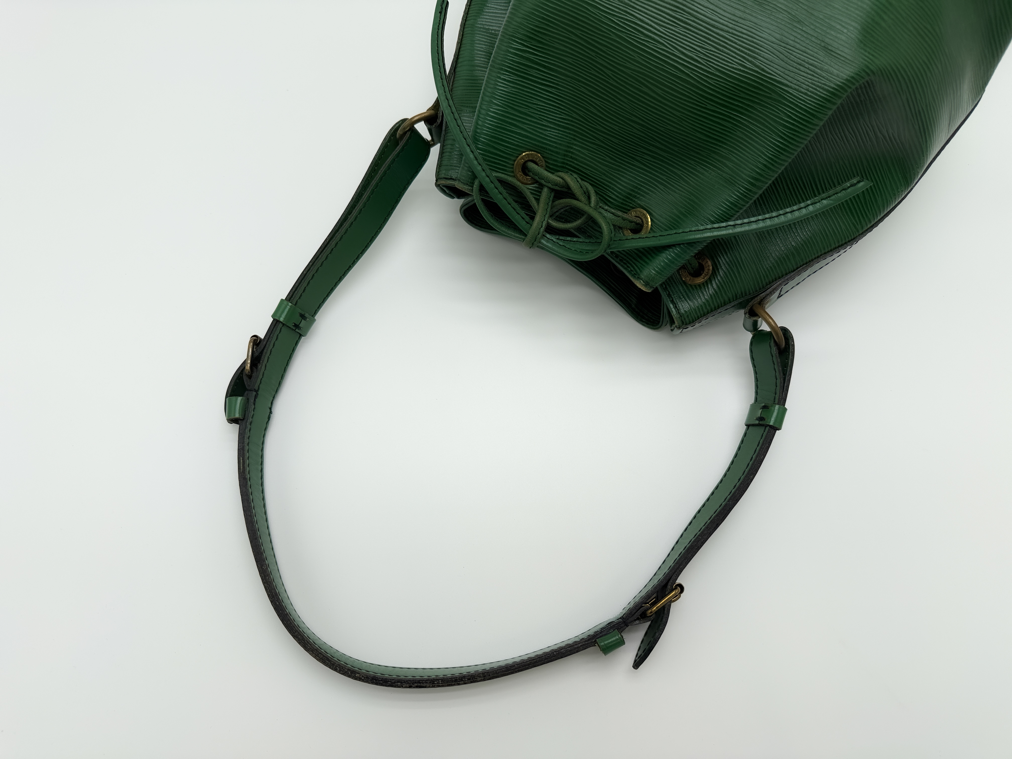 Epi M44104 Petit Noé Borneo Green 884A2 Shoulder Bag — view 3