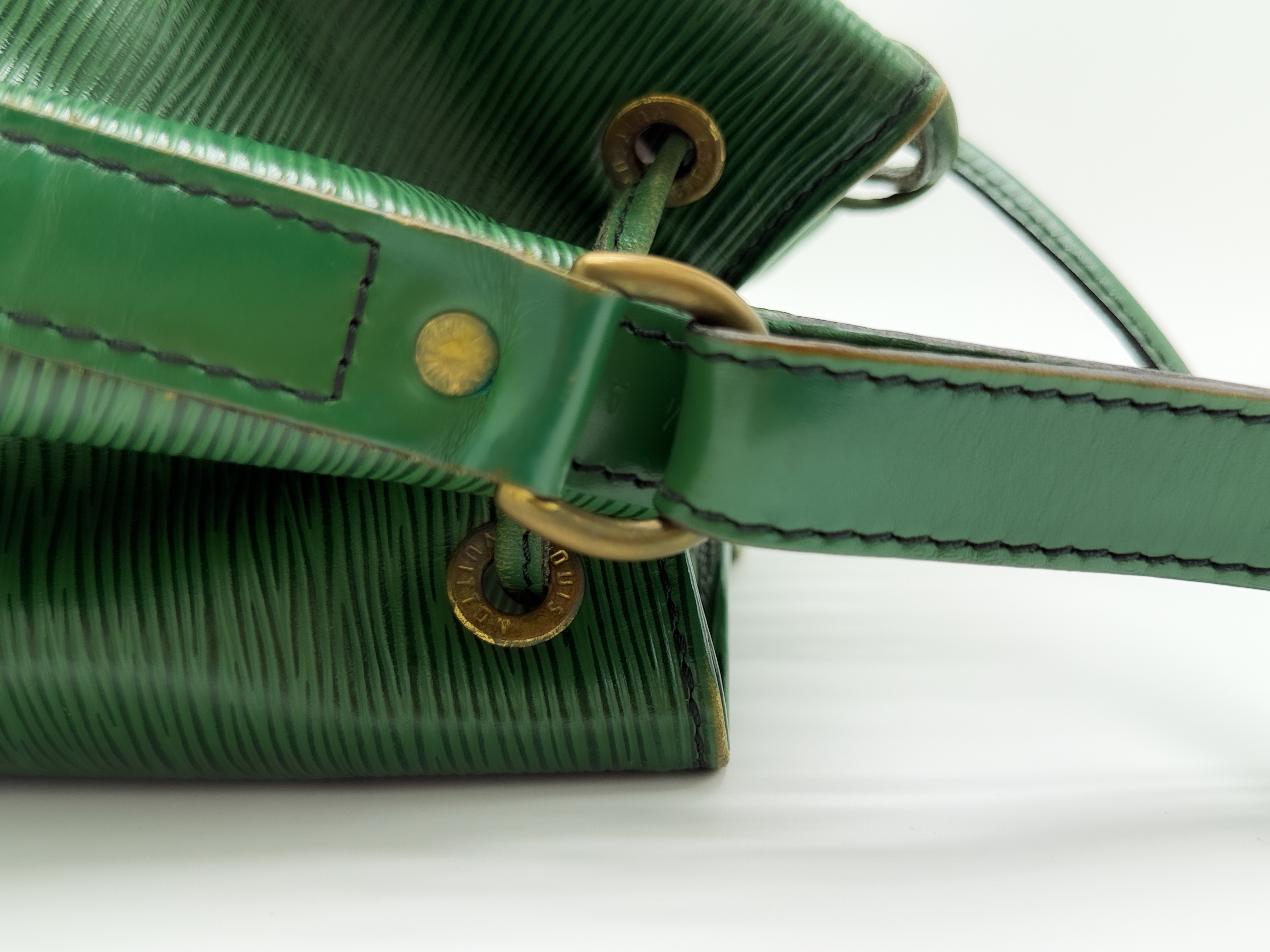 Epi M44104 Petit Noé Borneo Green 884A2 Shoulder Bag — view 6