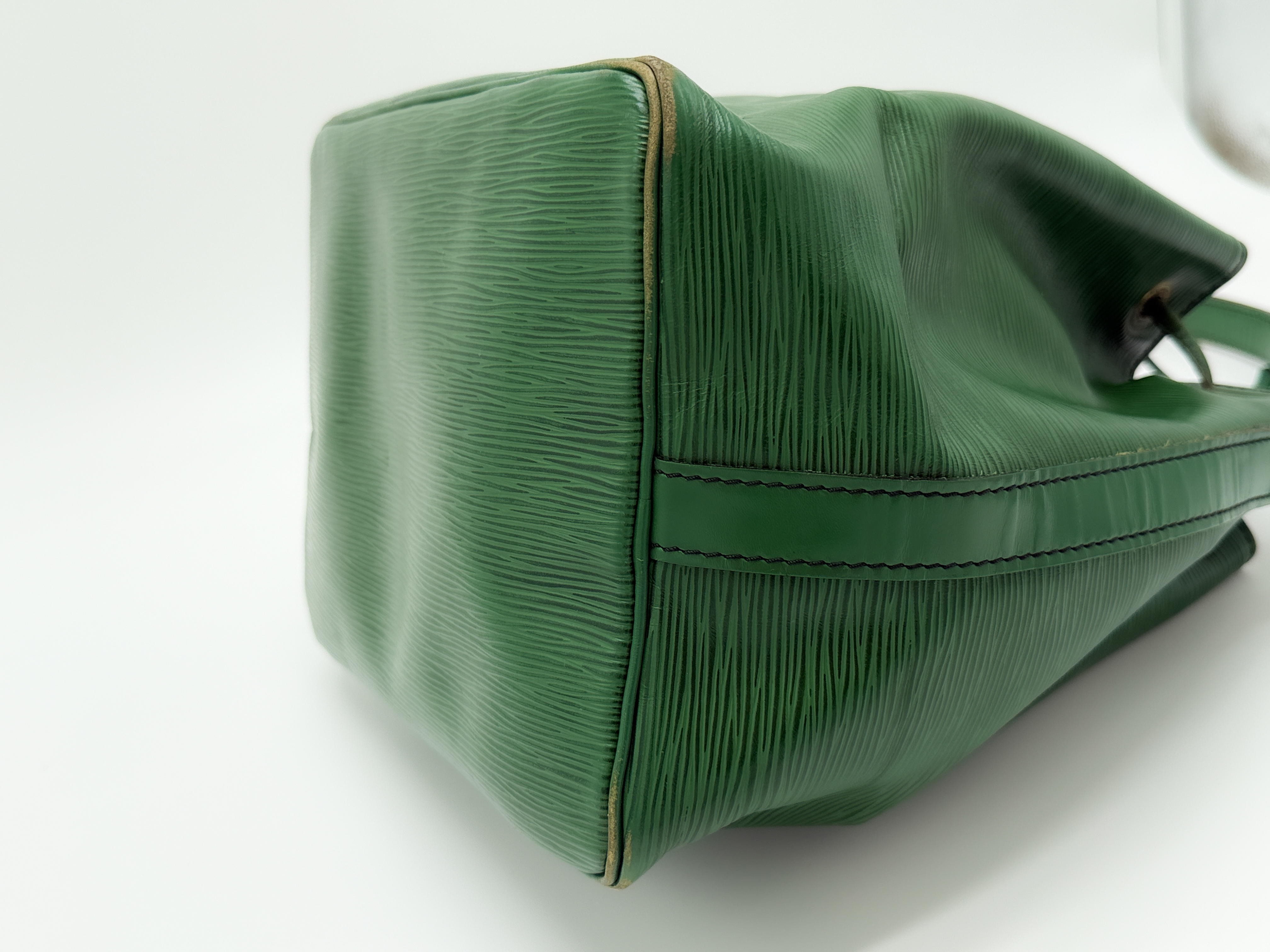 Epi M44104 Petit Noé Borneo Green 884A2 Shoulder Bag — view 7