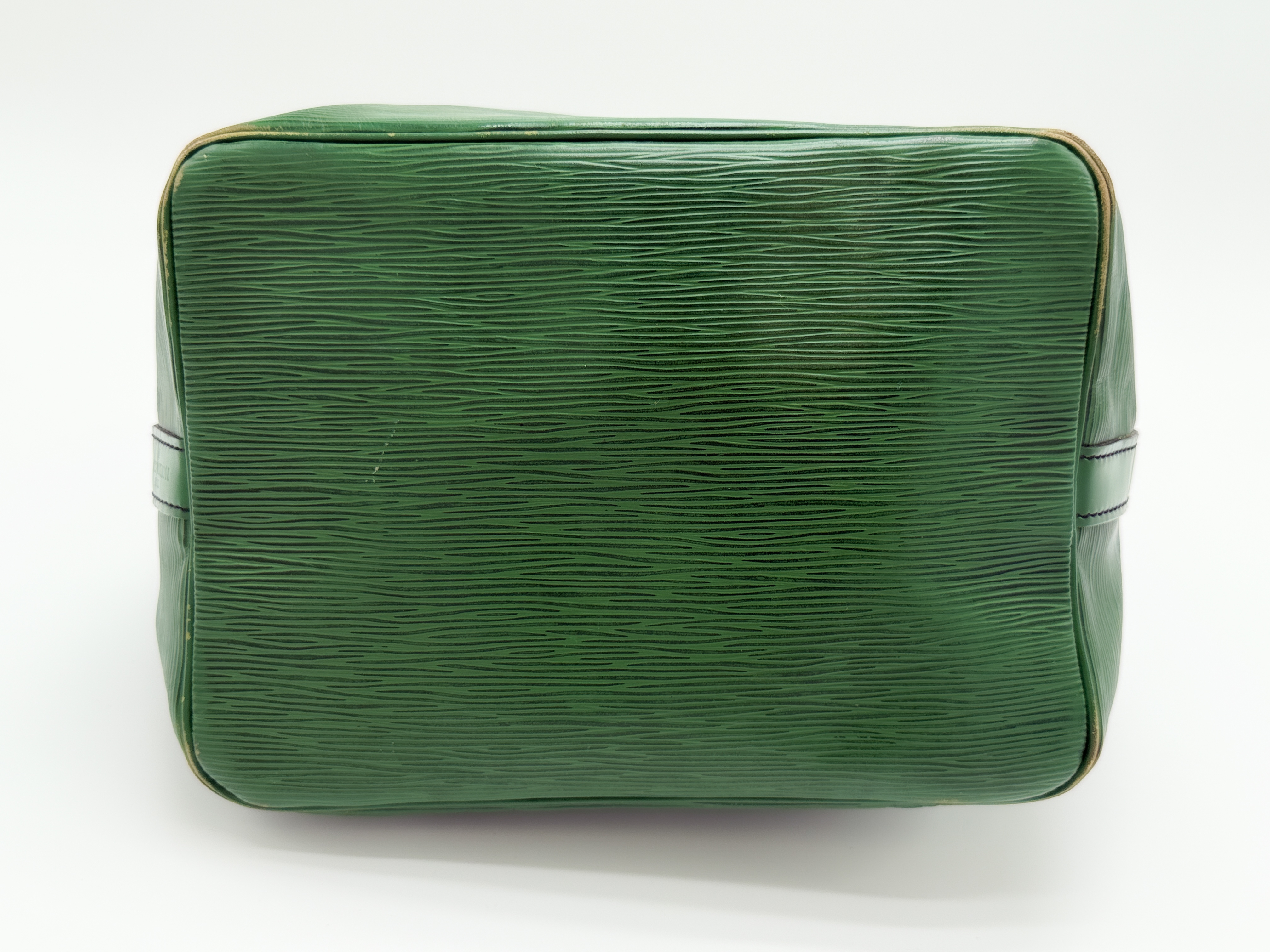 Epi M44104 Petit Noé Borneo Green 884A2 Shoulder Bag — view 10