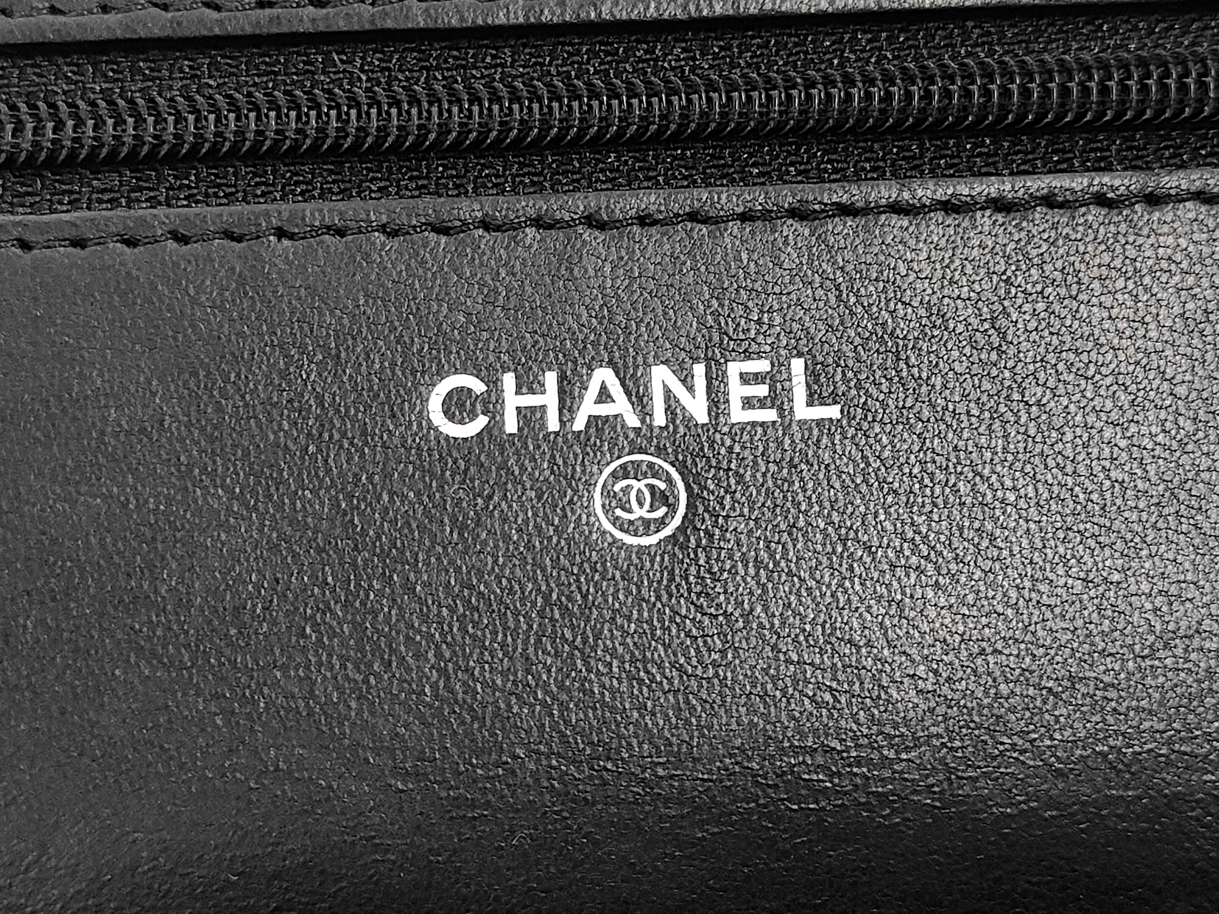 Matelassé Chain Wallet Shoulder Bag — view 10